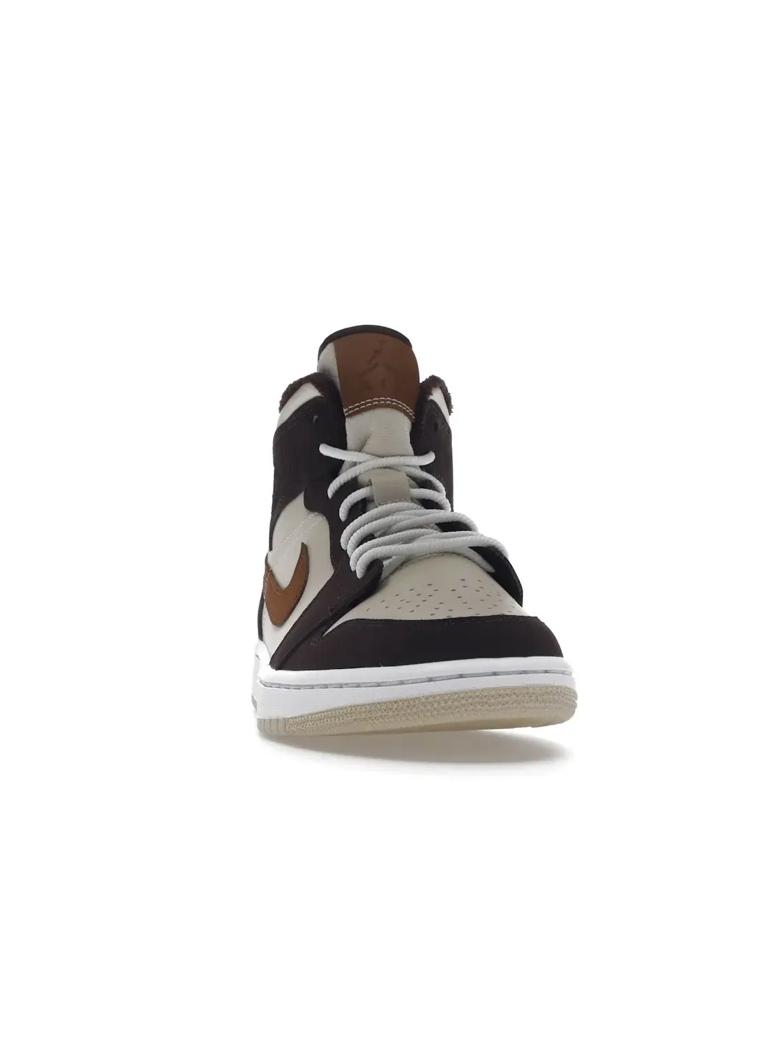 Женские кроссовки Lifestyle с зимней отделкой Jordan 1 Mid SE Brown Basalt Oatmeal — изображение 2 из 4, коричневый//белый