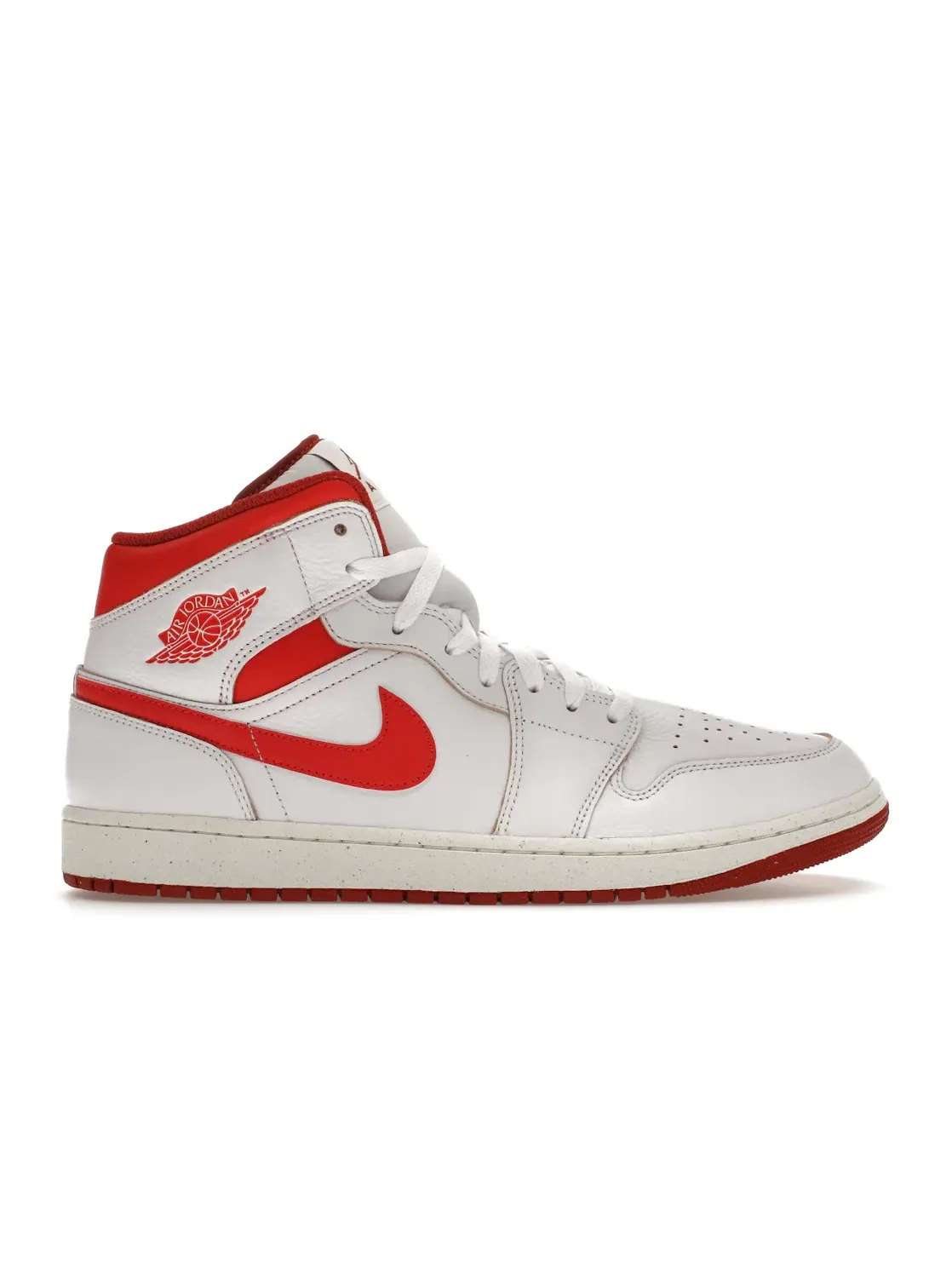 Мужские кроссовки с обновленной расцветкой Jordan 1 Mid SE Jordan — изображение 1 из 4, белый//красный//бежевый