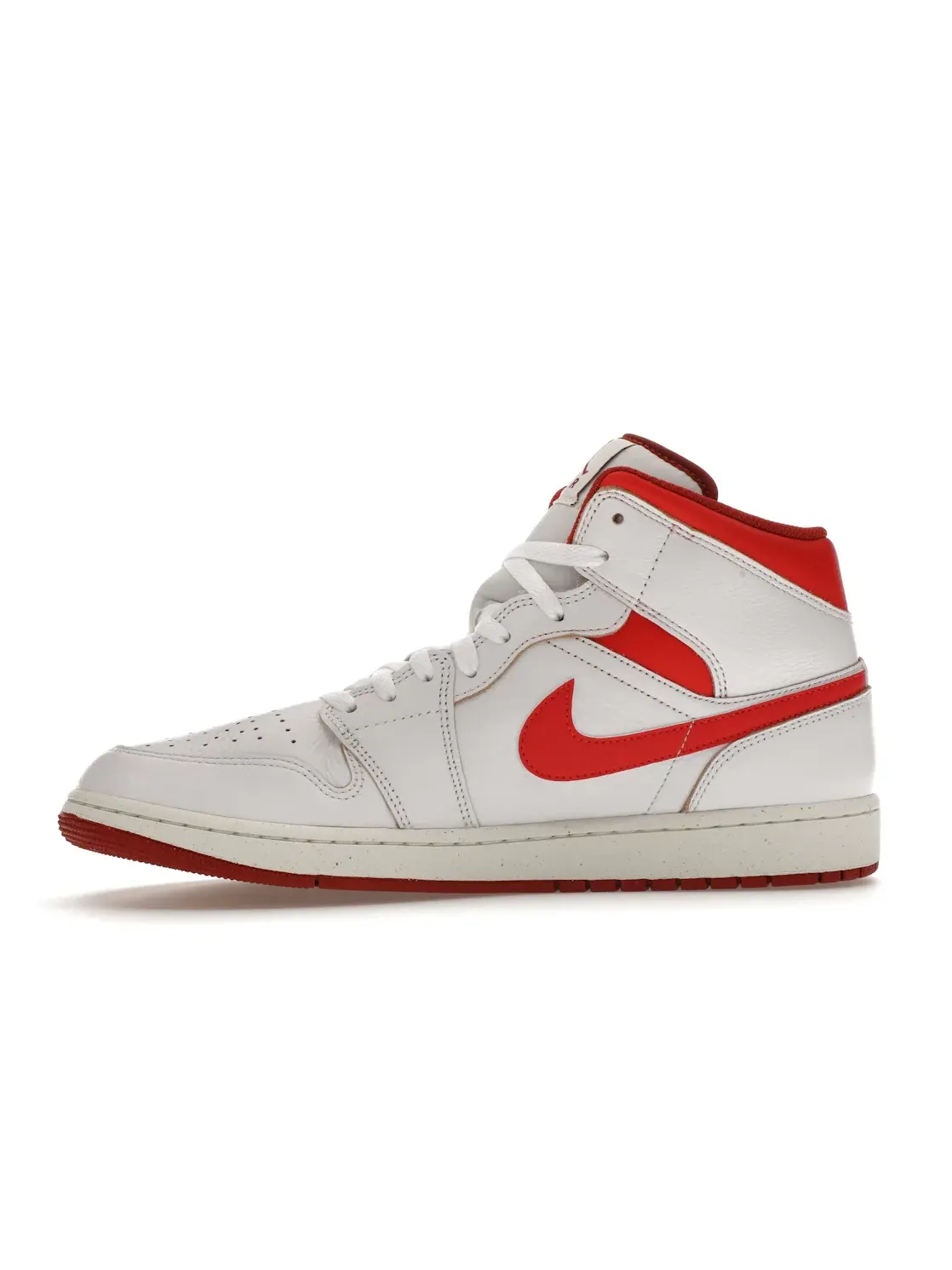 Мужские кроссовки с обновленной расцветкой Jordan 1 Mid SE Jordan — изображение 3 из 4, белый//красный//бежевый