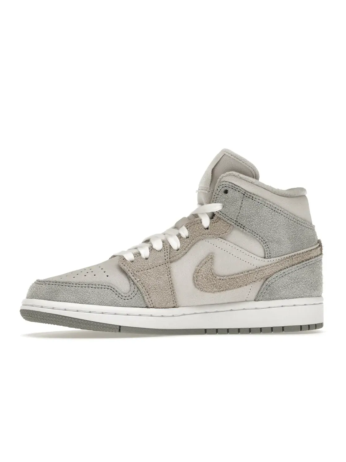 Женские кроссовки с замшевым верхом Jordan 1 Mid SE — изображение 3 из 4, серый/серый/белый