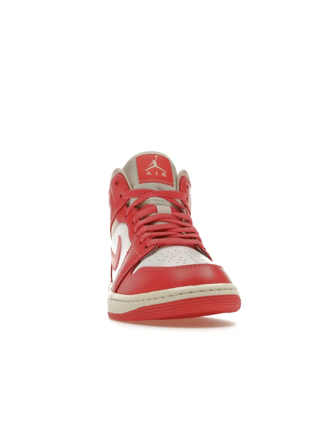 Женские кроссовки с двухцветным дизайном Jordan 1 Mid Strawberries and Cream — изображение 2 из 4, белый