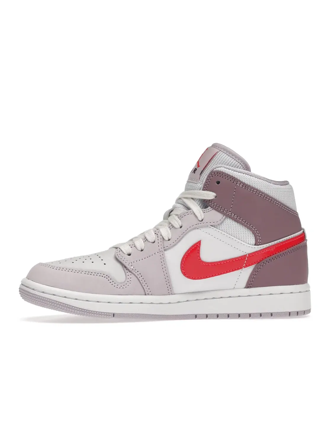 Женские кроссовки Lifestyle с принтом Jordan 1 Mid Jordan — изображение 3 из 4, белый/розовый