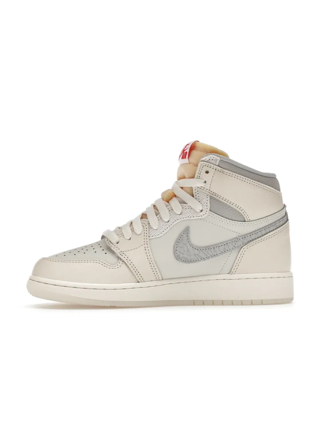 Детские кроссовки для мальчиков с замшевыми вставками Jordan 1 Retro High OG — изображение 3 из 4