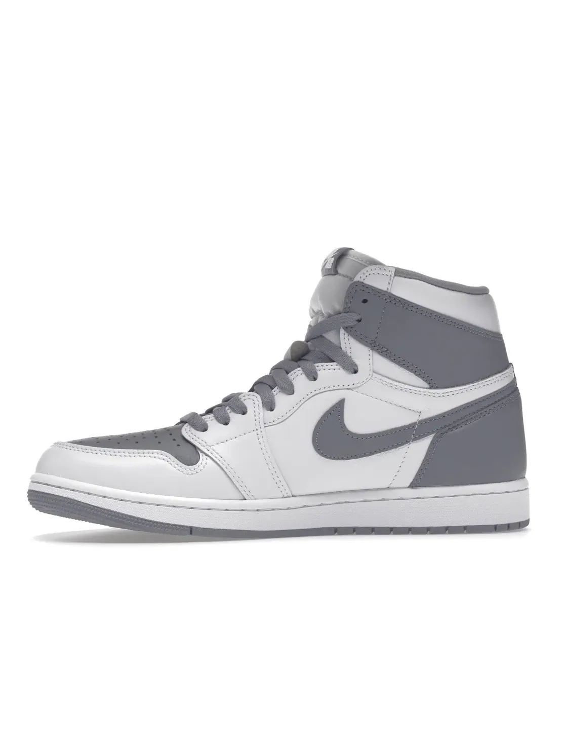 Мужские кроссовки с перфорированным носком Jordan 1 Retro High OG Jordan — изображение 3 из 4, белый