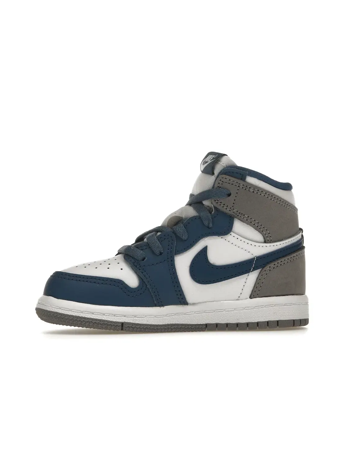 Детские кроссовки для мальчиков высокие с перфорированным носком Jordan 1 Retro High OG — изображение 3 из 4