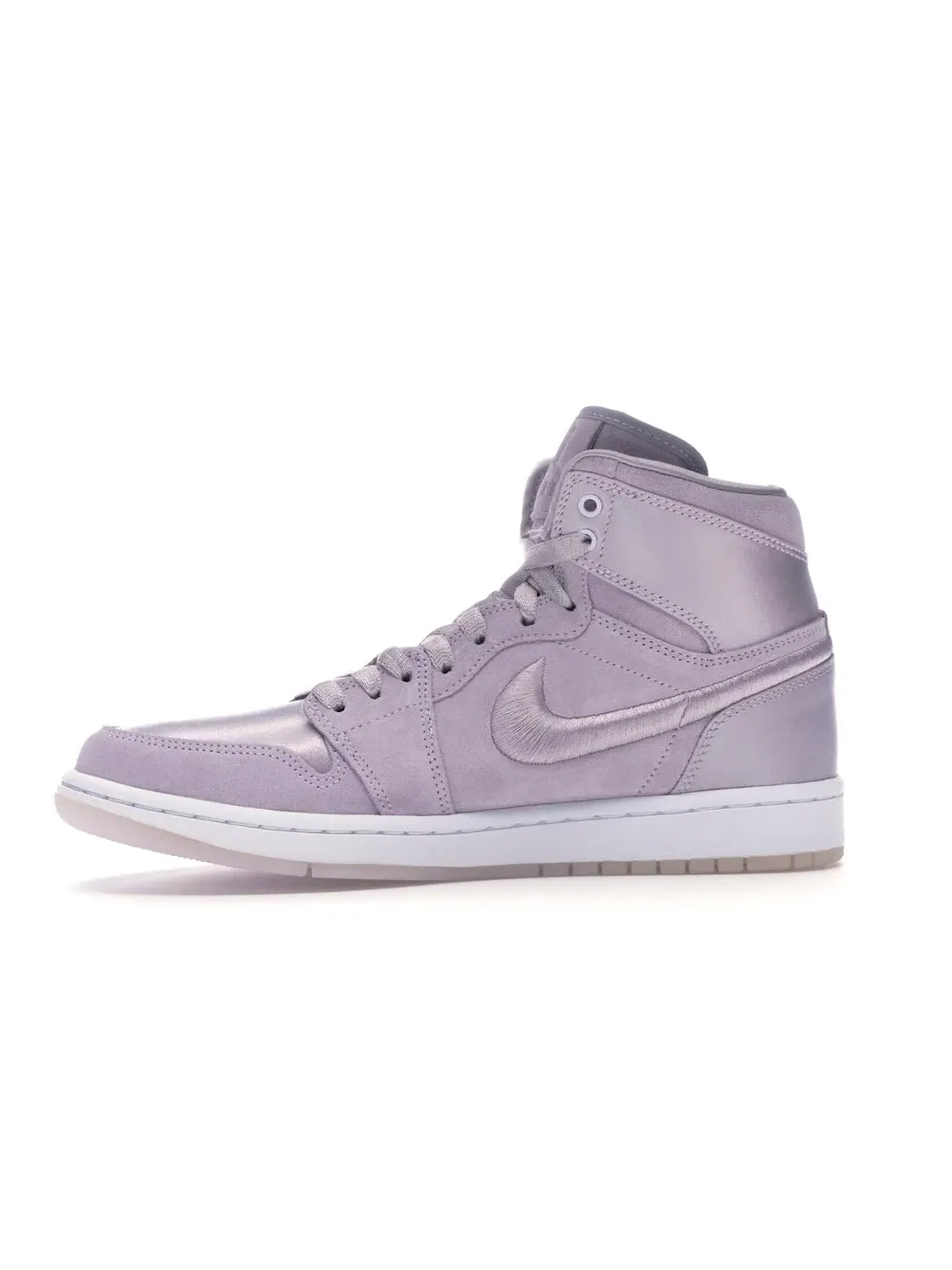 Женские кроссовки для повседневной носки с атласным верхом Jordan 1 Retro High — изображение 3 из 4