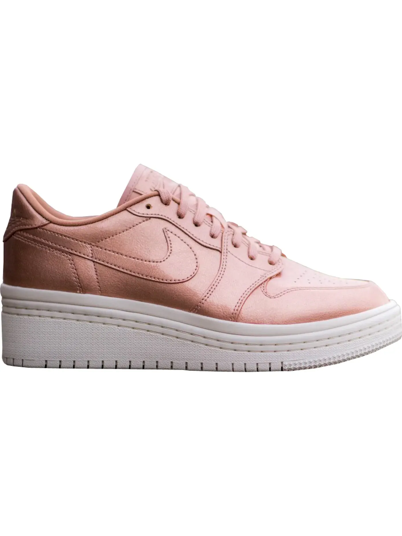 Женские кроссовки Lifestyle с металлическим отливом Jordan 1 Retro Low Lifted Jordan — изображение 1 из 1, металлик красный