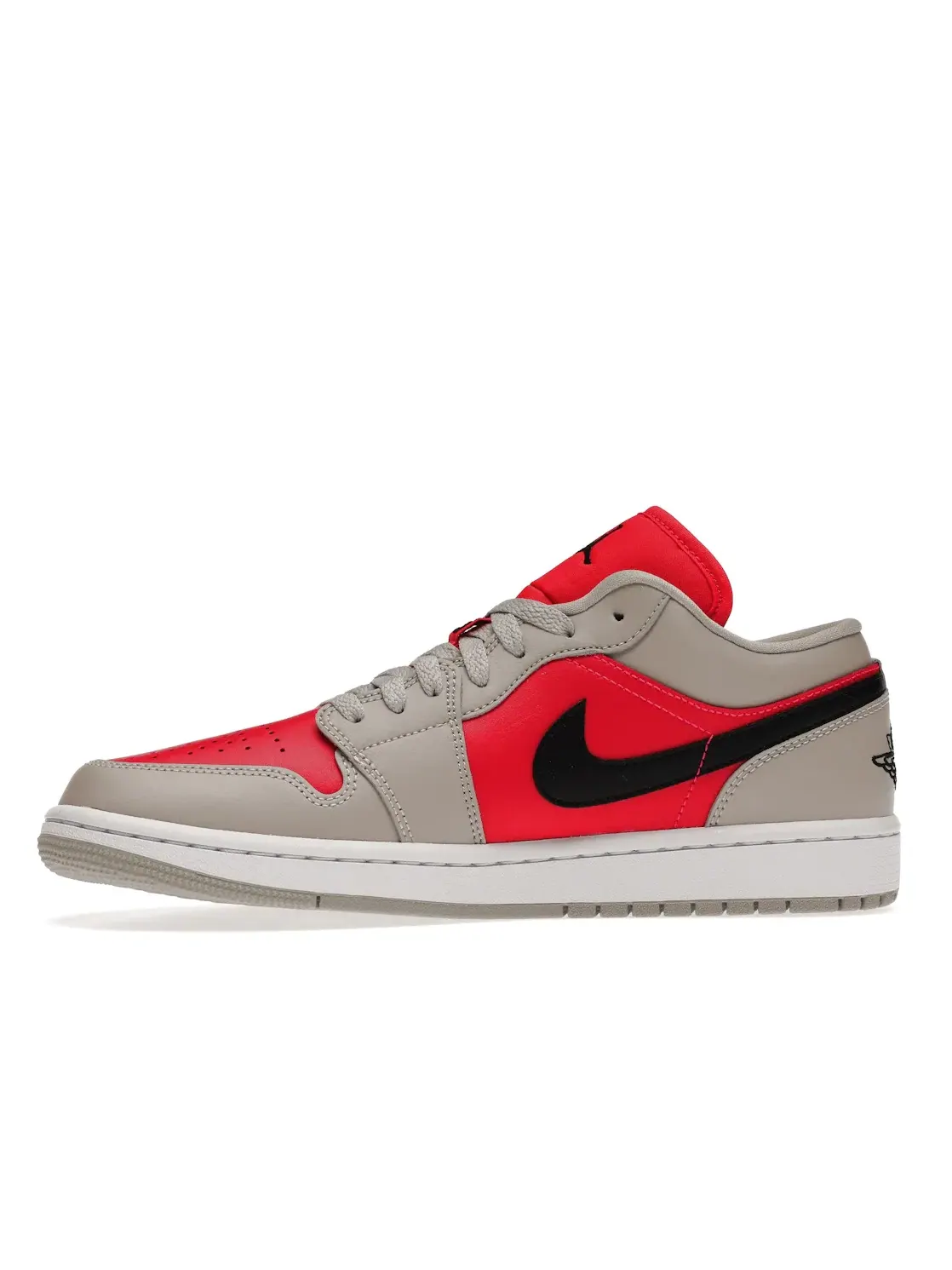 Женские кроссовки с низким верхом Jordan 1 Retro Low — изображение 3 из 4, светлый/черный-красный