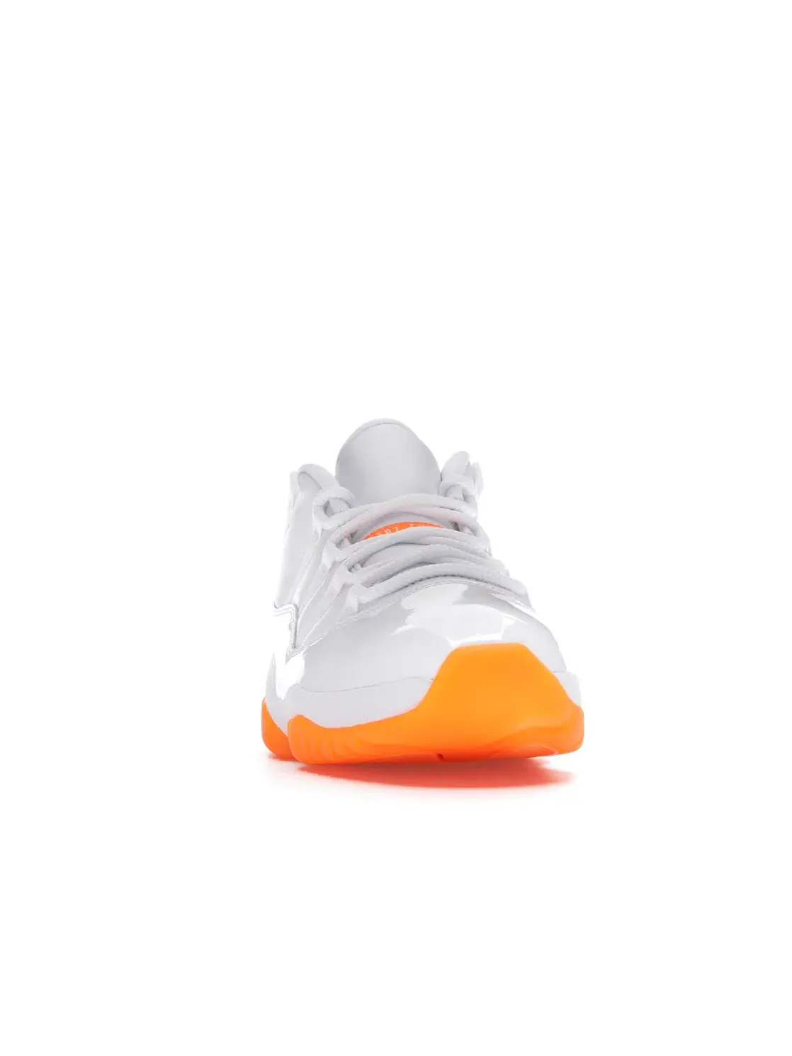 Женские кроссовки Lifestyle с низким профилем Jordan 11 Retro Low — изображение 2 из 4, белый/яркий