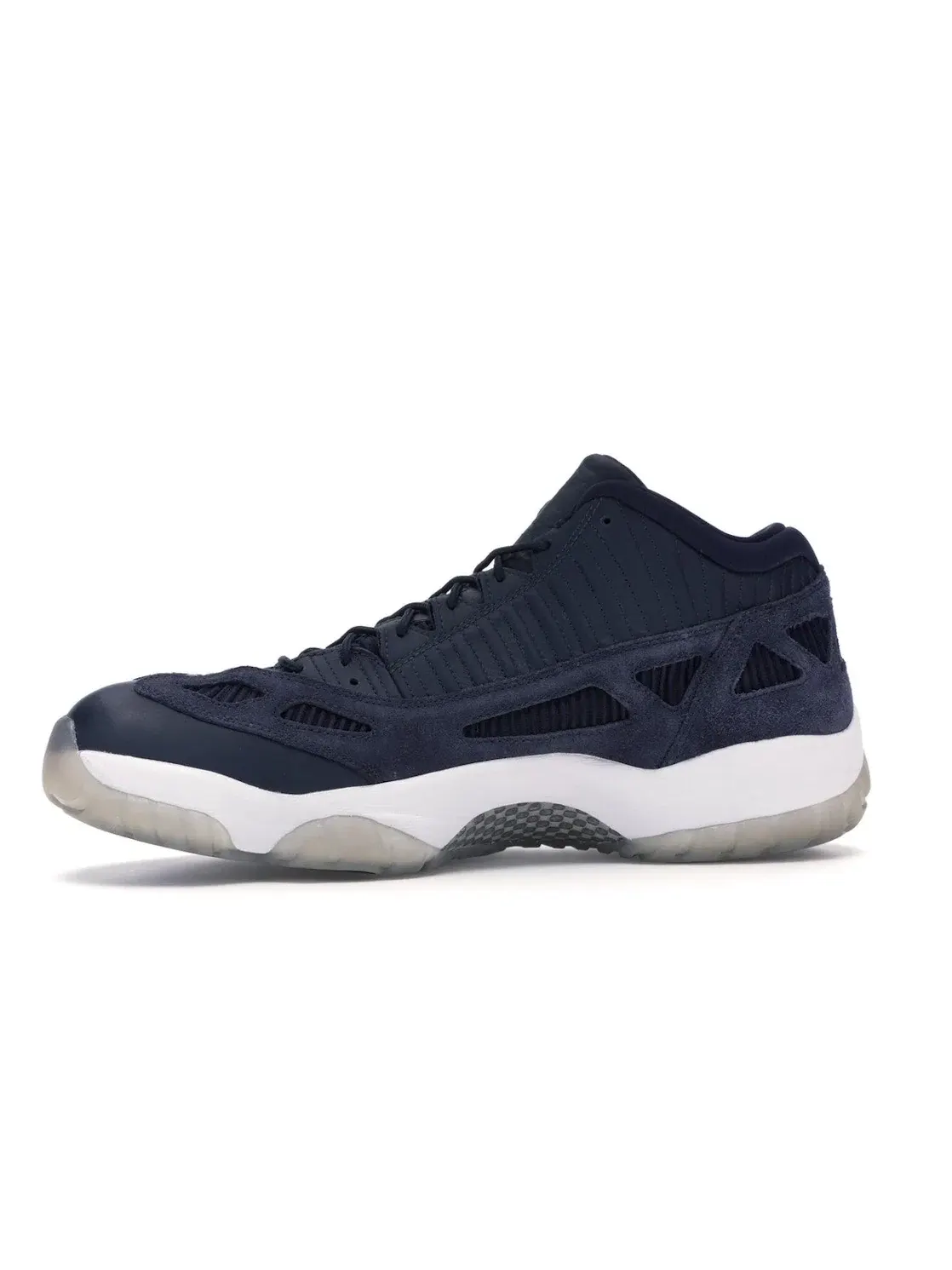 Мужские кроссовки с низким силуэтом Jordan 11 Retro Low IE Jordan — изображение 3 из 4, белый