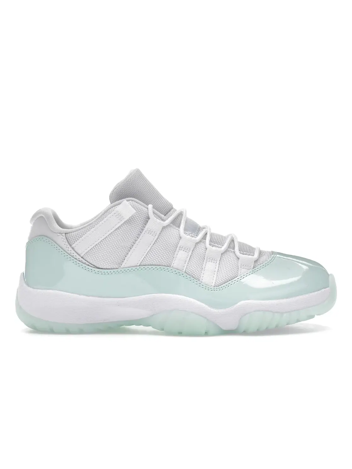 Женские кроссовки с низким силуэтом Jordan 11 Retro Low — изображение 1 из 4, белый