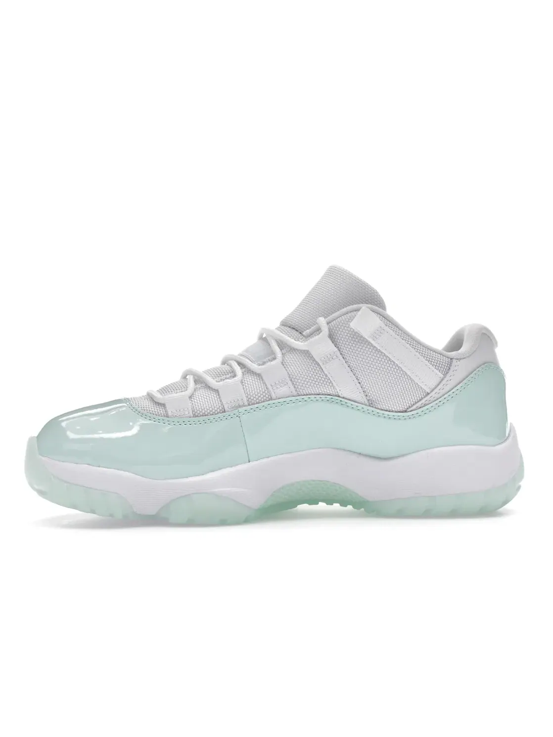 Женские кроссовки с низким силуэтом Jordan 11 Retro Low — изображение 3 из 4, белый