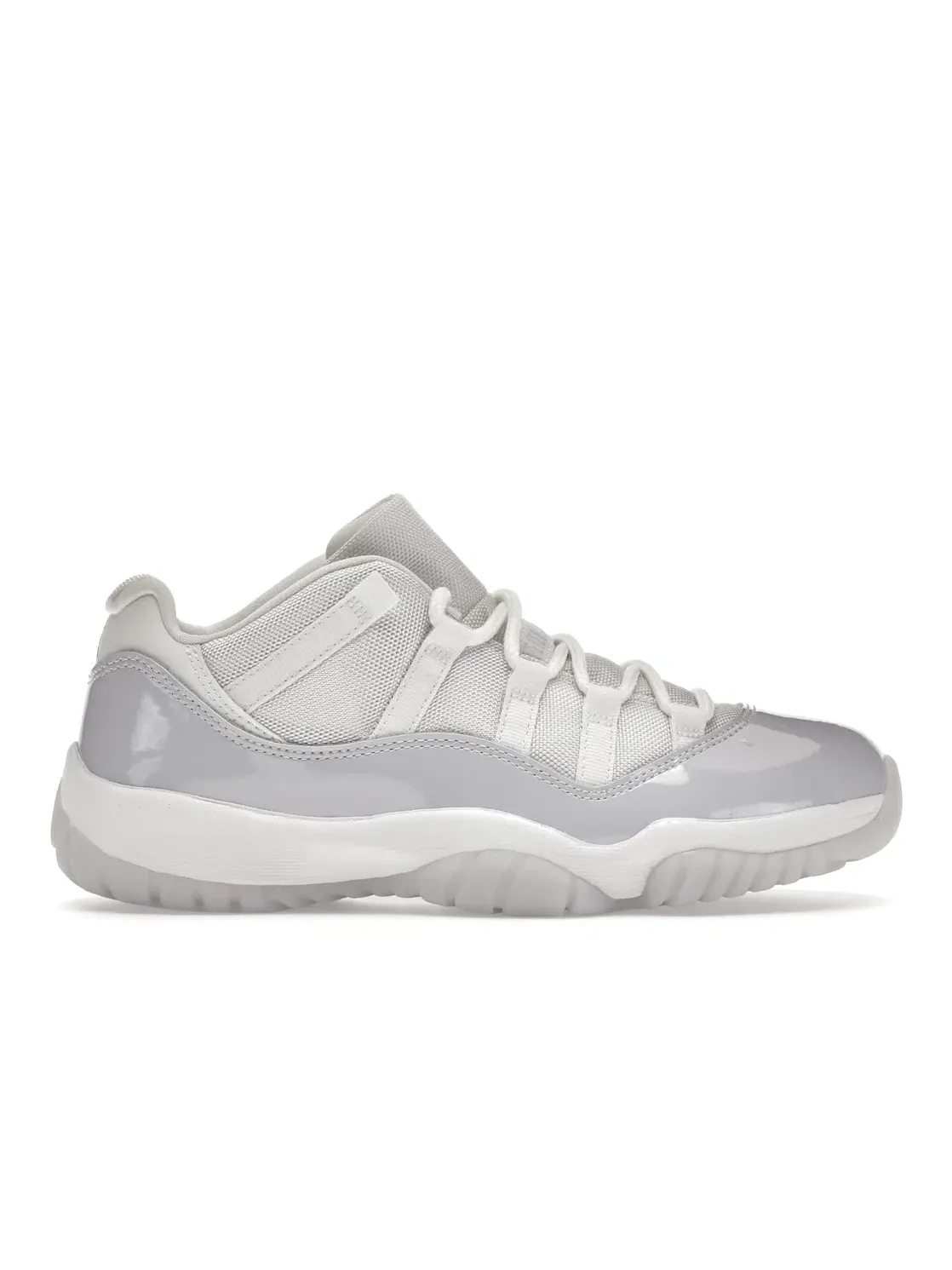 Женские кроссовки с блестящим кожаным щитком Jordan 11 Retro Low — изображение 1 из 4, белый/фиолетовый-белый