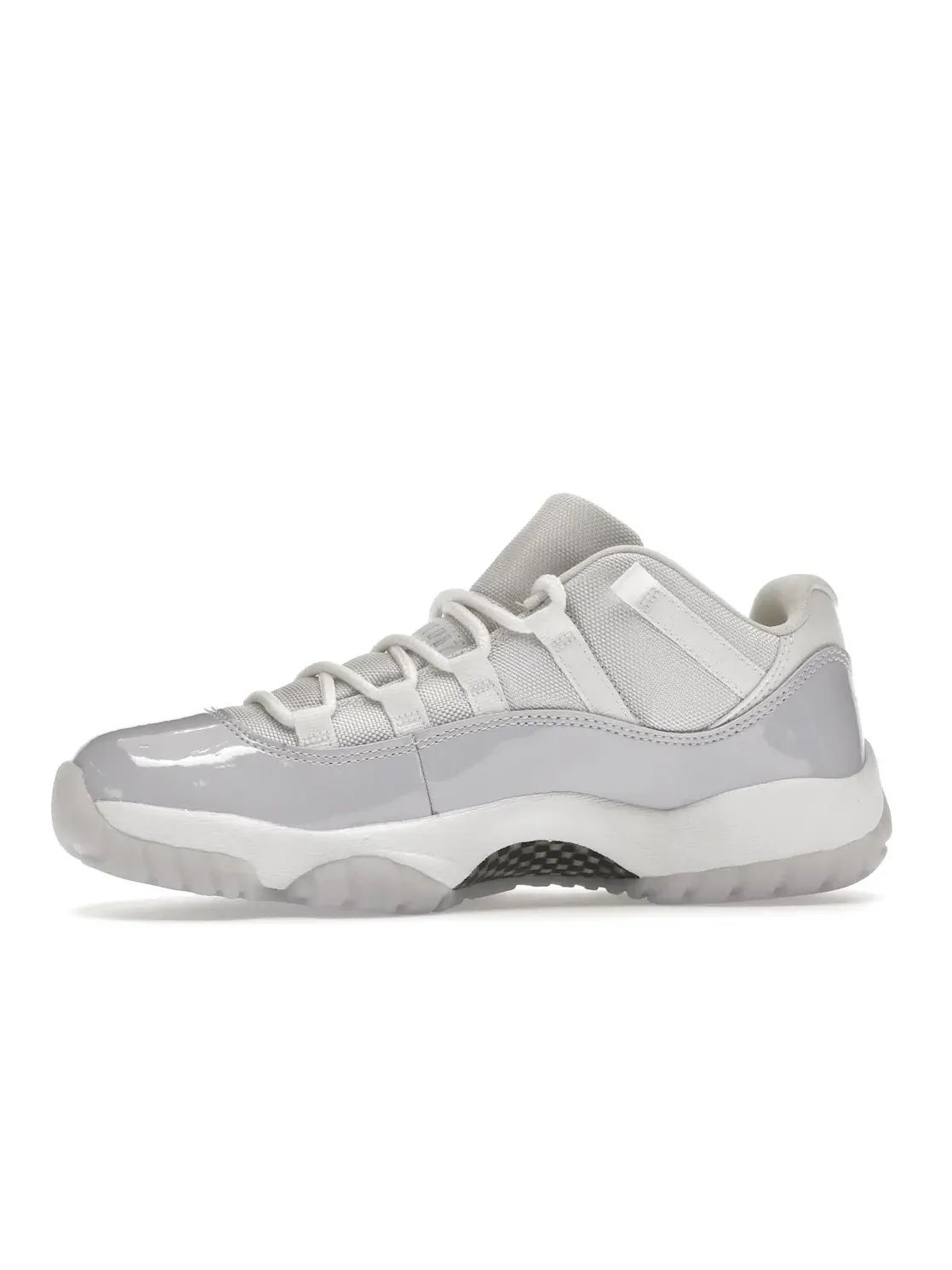 Женские кроссовки с блестящим кожаным щитком Jordan 11 Retro Low — изображение 3 из 4, белый/фиолетовый-белый