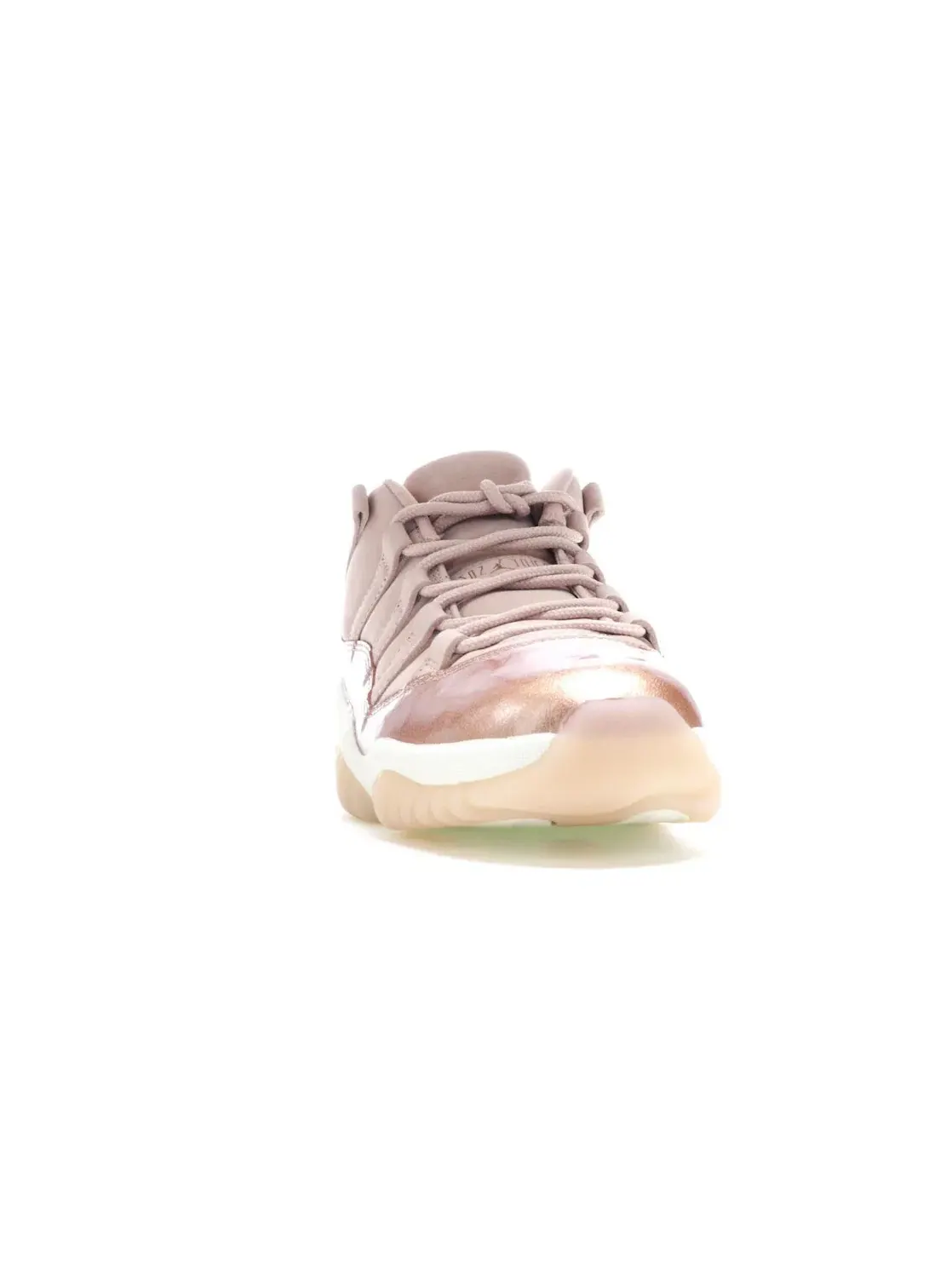 Женские кроссовки Lifestyle с металлическим патчем Rose Gold Jordan 11 Retro Low — изображение 2 из 4