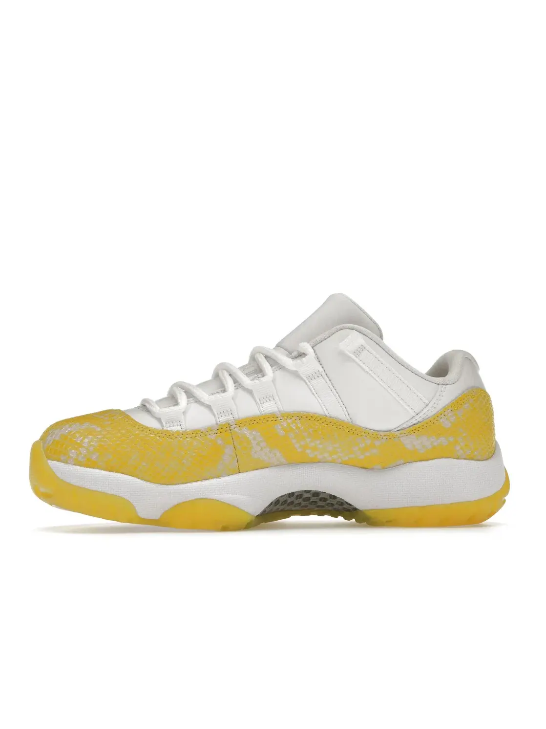 Женские кроссовки Lifestyle с принтом под змеиную кожу Jordan 11 Retro Low — изображение 3 из 4, белый/желтый