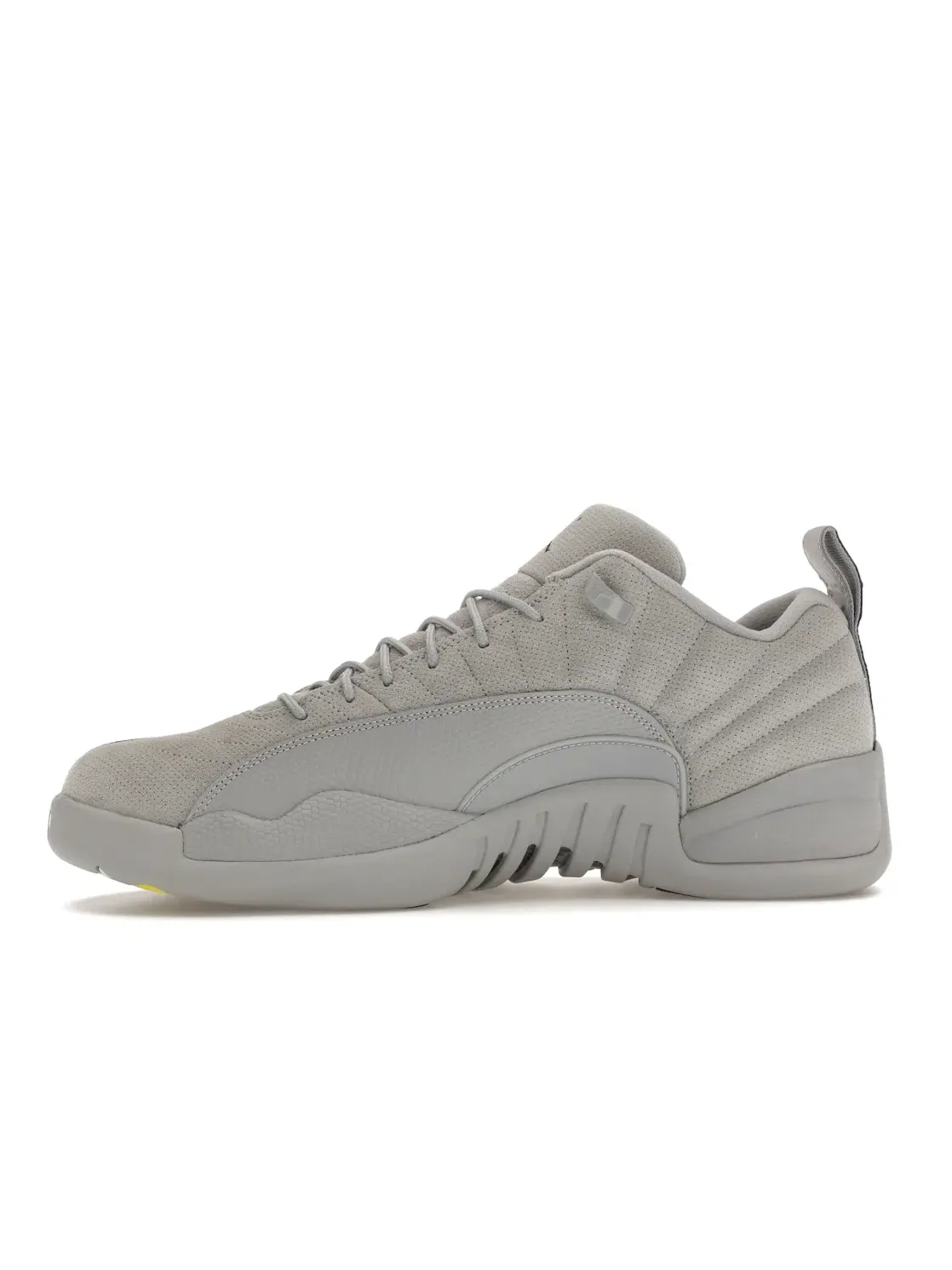 Мужские кроссовки с замшевым верхом Jordan 12 Retro Low Jordan — изображение 3 из 4, серый/темно-синий