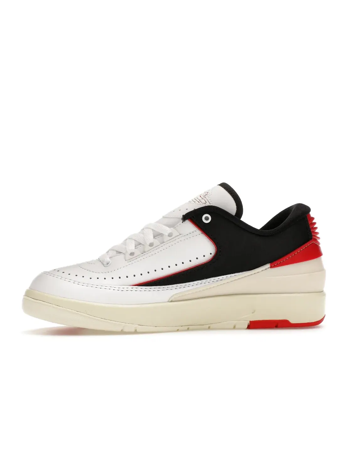 Женские кроссовки с низким верхом Jordan 2 Retro Low Chicago Twist Jordan — изображение 3 из 4, белый/красный-черный