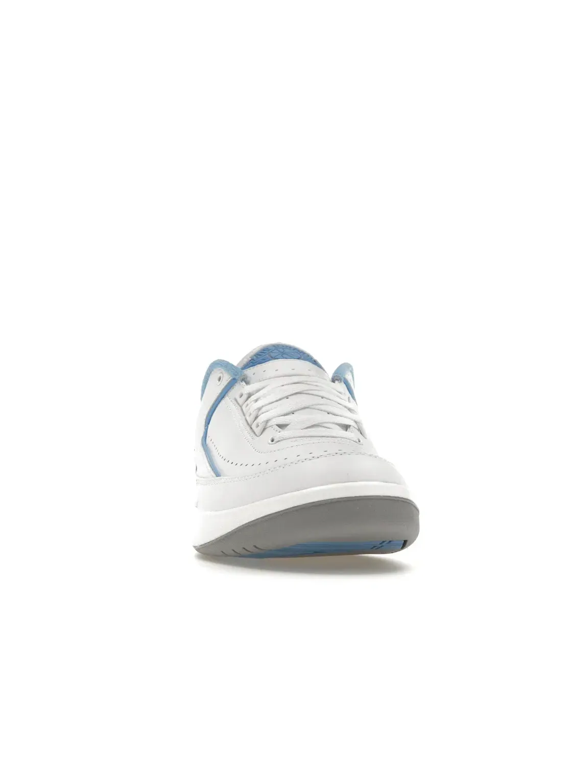Мужские кроссовки с низким верхом Jordan 2 Retro Low UNC Jordan — изображение 2 из 4, белый/синий-серый
