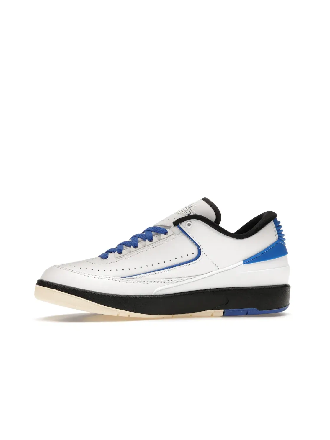 Женские кроссовки с вдохновленным спортом дизайном Jordan 2 Retro Low — изображение 3 из 4, белый//черный