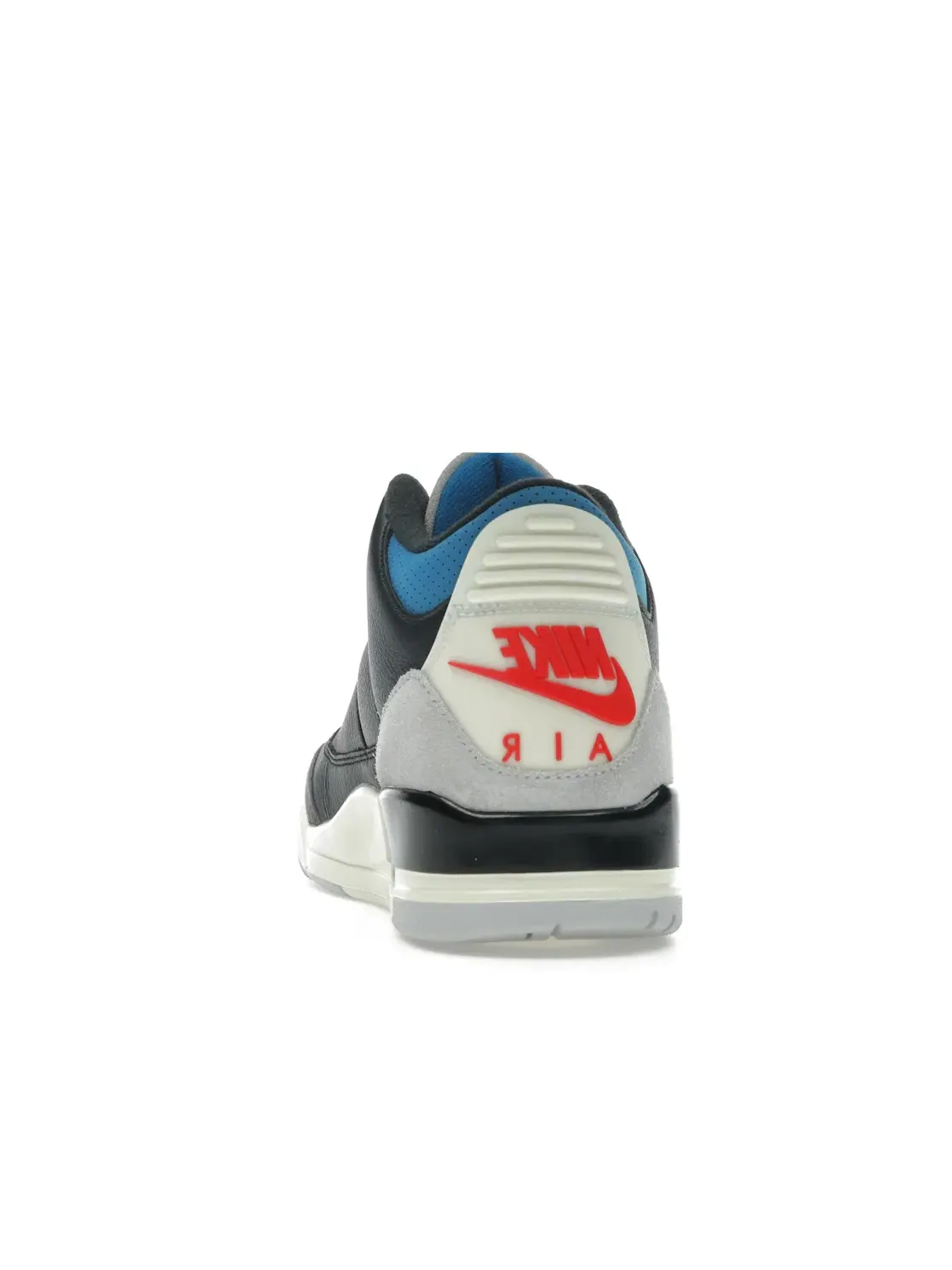 Мужские кроссовки с обновленным дизайном Jordan 3 Retro OG Jordan — изображение 4 из 4