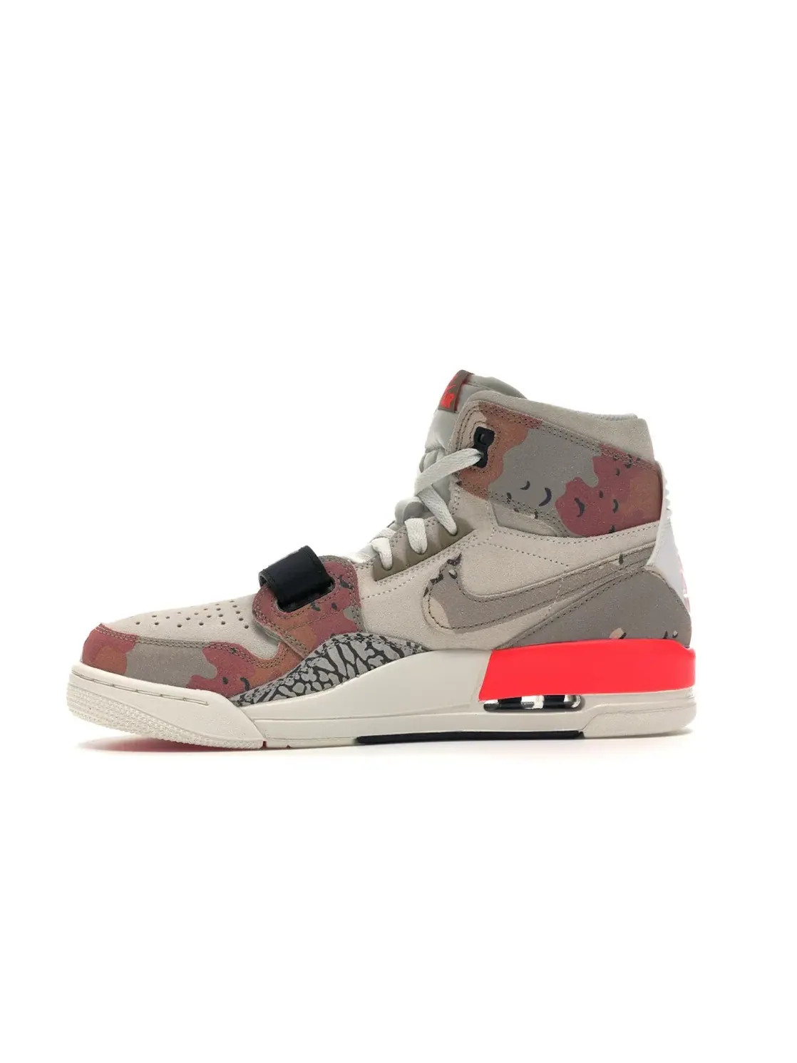 Мужские кроссовки Lifestyle с принтом камуфляж Jordan Legacy 312 Jordan, Sail/Desert Camo-Infrared 23 — изображение 3 из 4