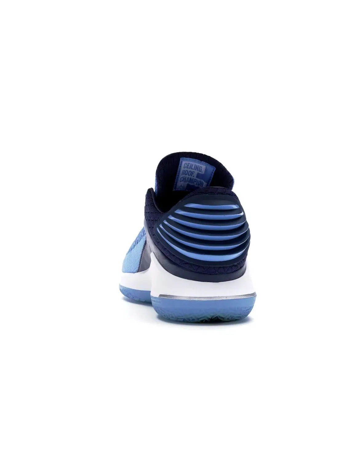 Мужские кроссовки с расцветкой UNC Tar Heels Air Jordan XXXII Low Jordan — изображение 4 из 4