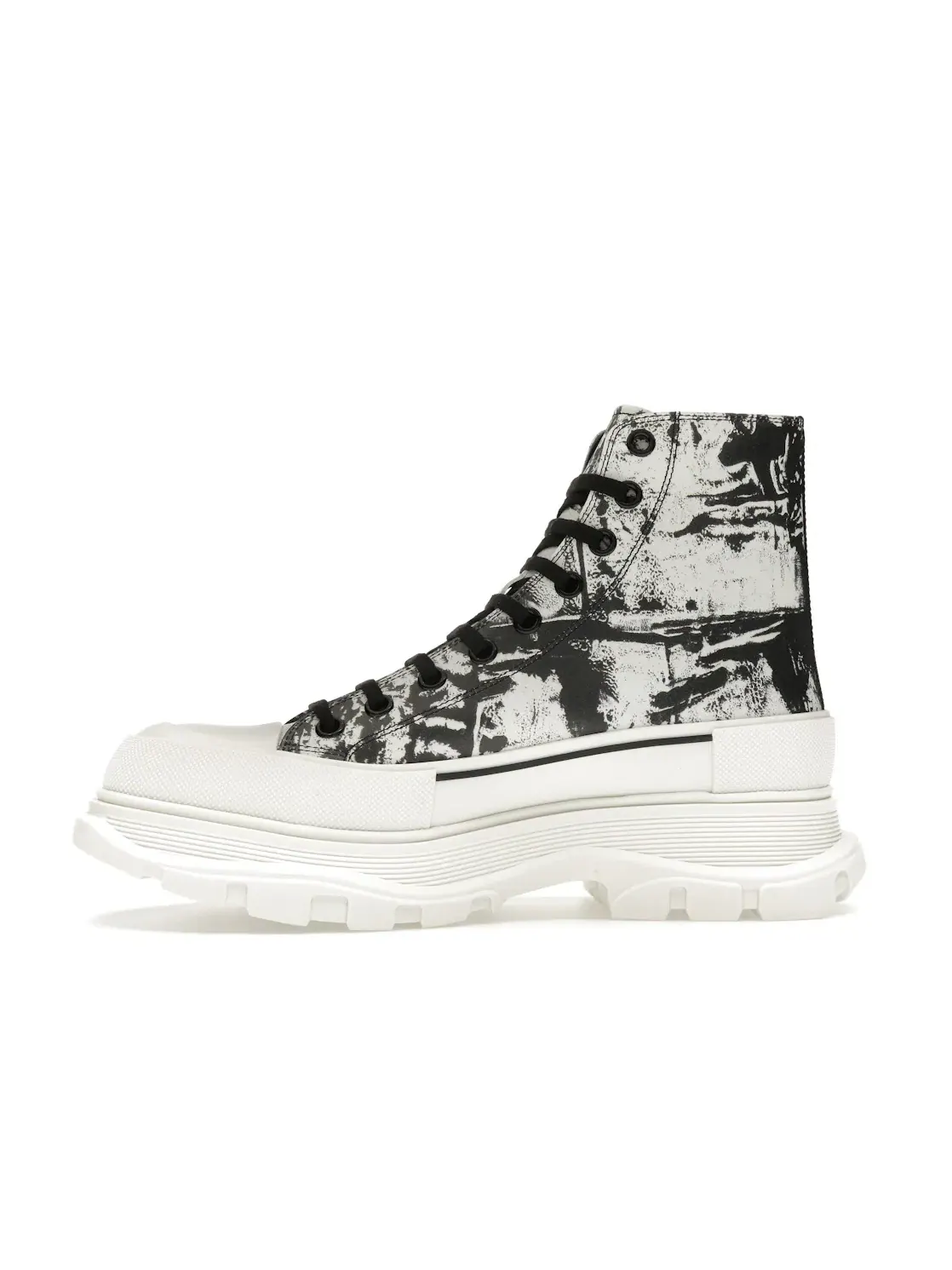 Женские ботинки с принтом Alexander McQueen Graffiti Tread Slick Boot — изображение 3 из 4, белый/черный