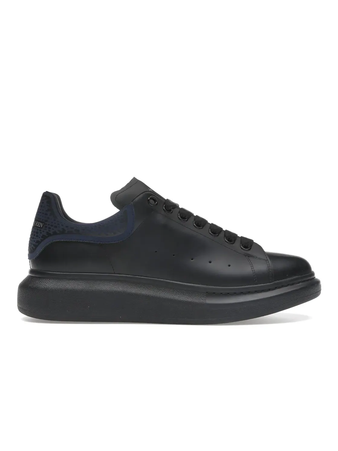 Мужские кроссовки с крокодиловой текстурой Alexander McQueen Oversized — изображение 1 из 4, черный синий