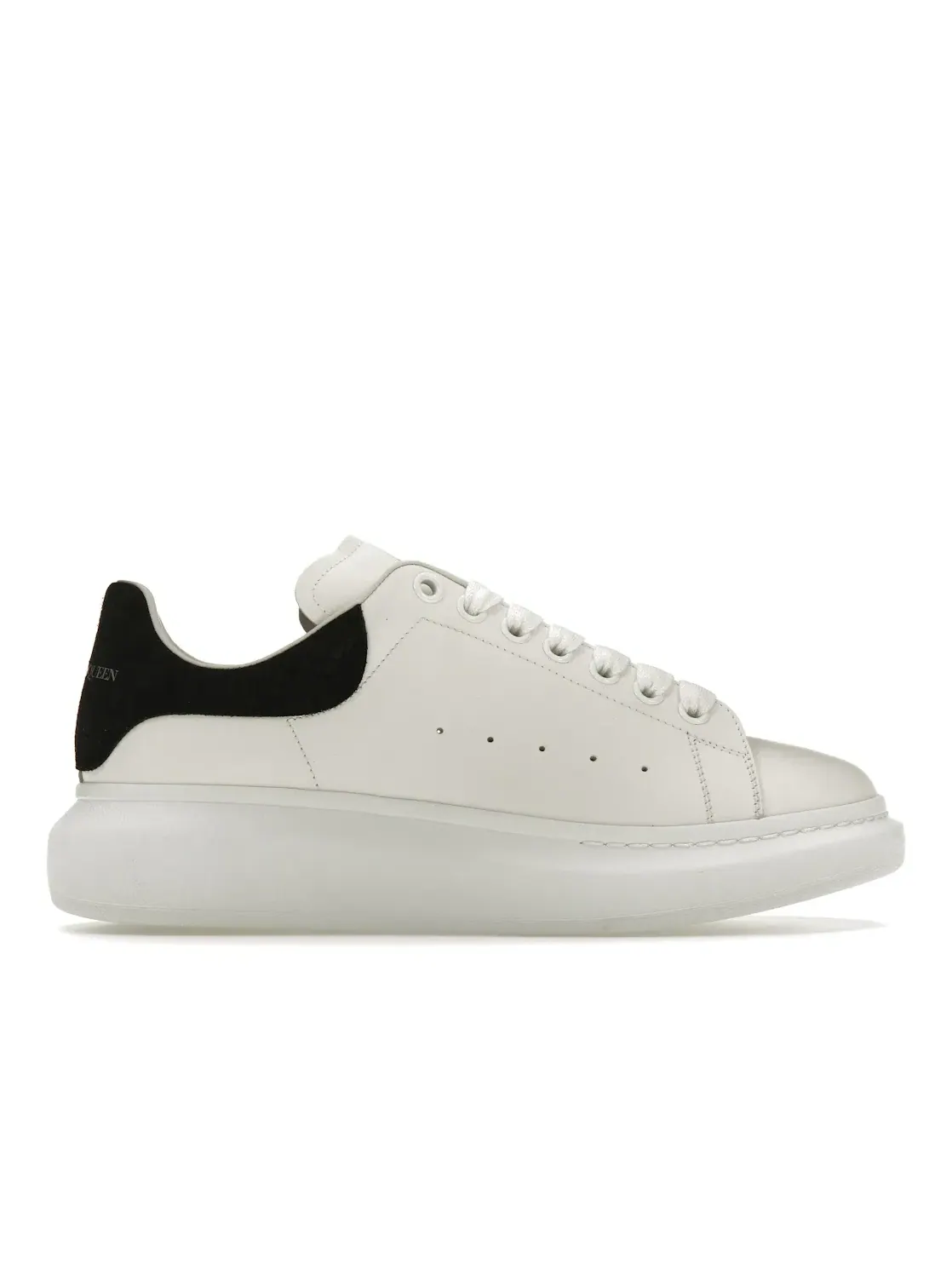 Мужские кроссовки с тиснением Alexander McQueen Oversized — изображение 1 из 4, белый/черный