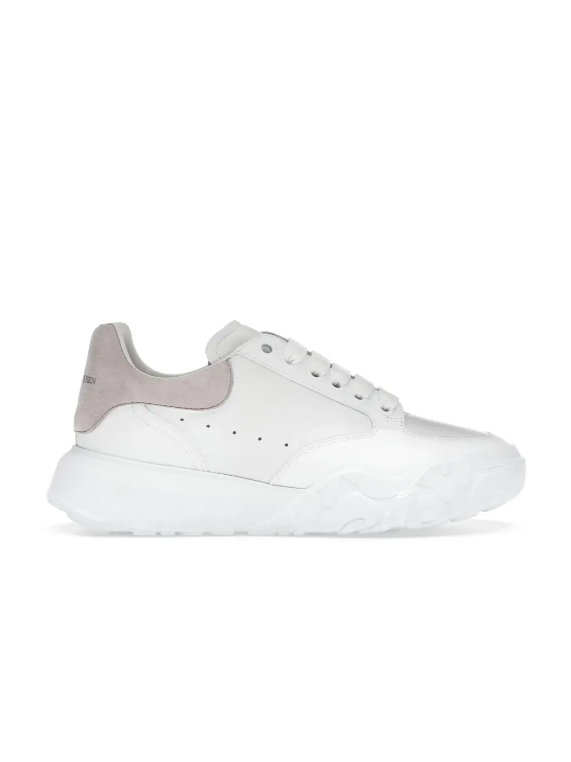 Женские кроссовки с перфорированным мысом Alexander McQueen Alexander McQueen Oversized Court Trainer — изображение 1 из 4
