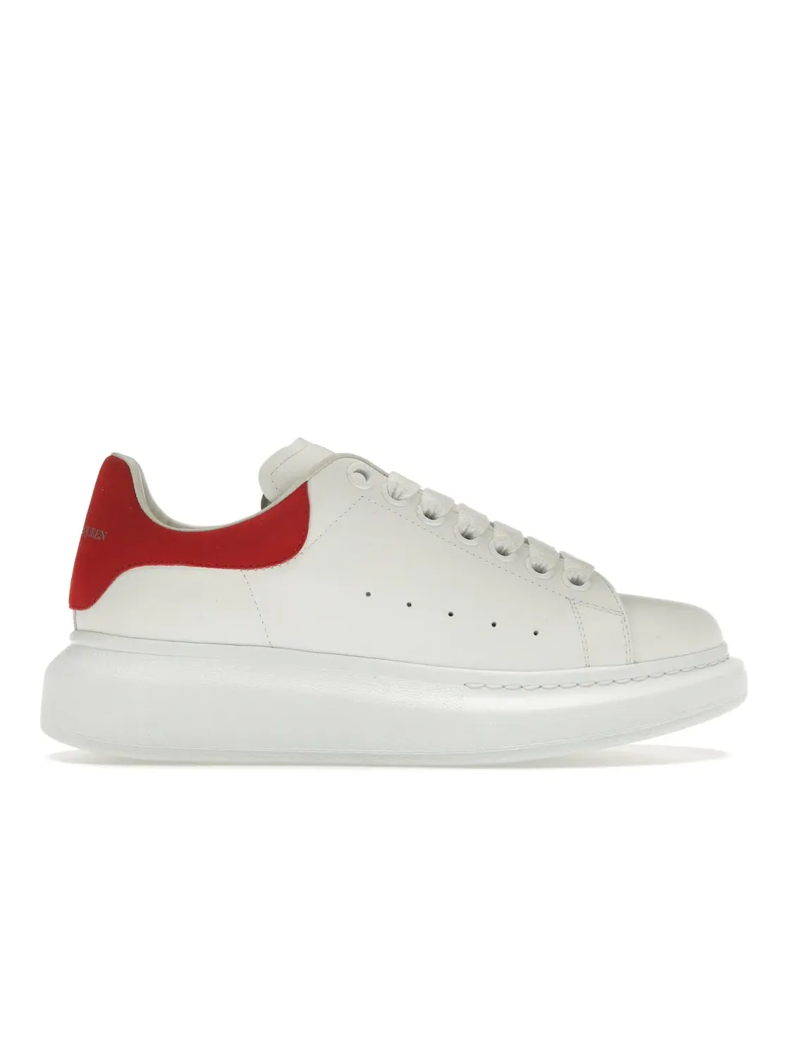 Женские кроссовки с массивной подошвой Alexander McQueen Oversized — изображение 1 из 4, белый