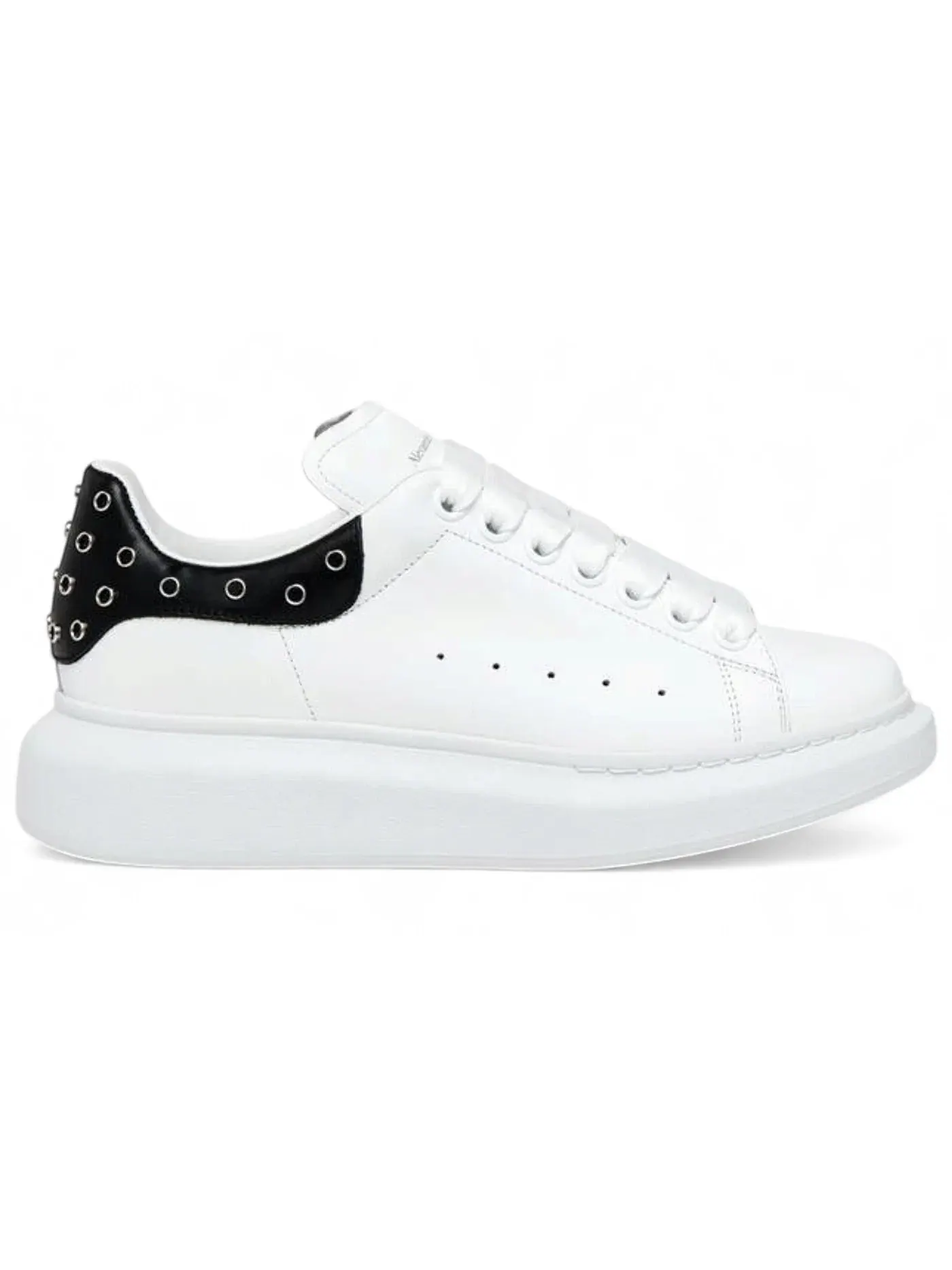 Женские кроссовки с люверсами Alexander McQueen Oversized Alexander McQueen — изображение 1 из 1, белый/черный