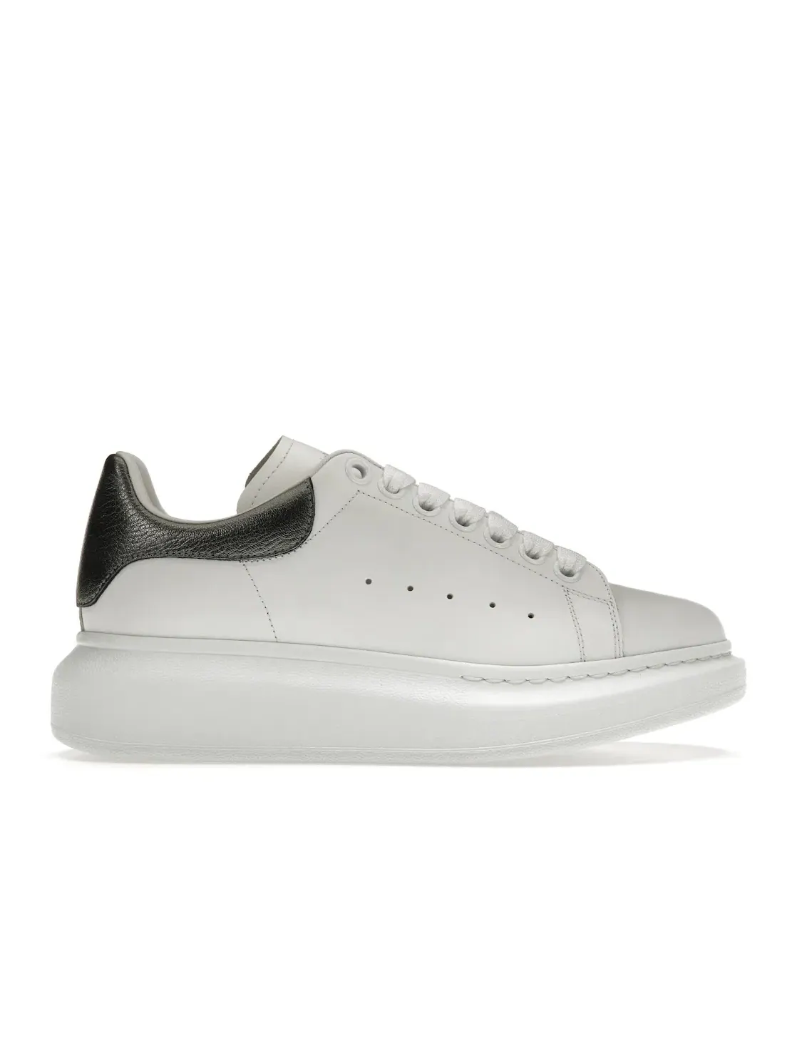 Женские кроссовки с крупным силуэтом Alexander McQueen Oversized Alexander McQueen — изображение 1 из 4, белый металлик
