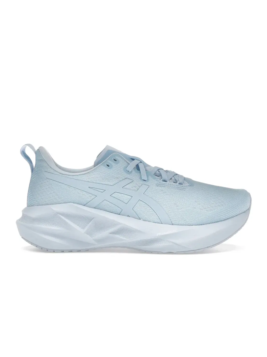 Женские кроссовки для бега с амортизацией ASICS Novablast 5 — изображение 1 из 4, светлый синий