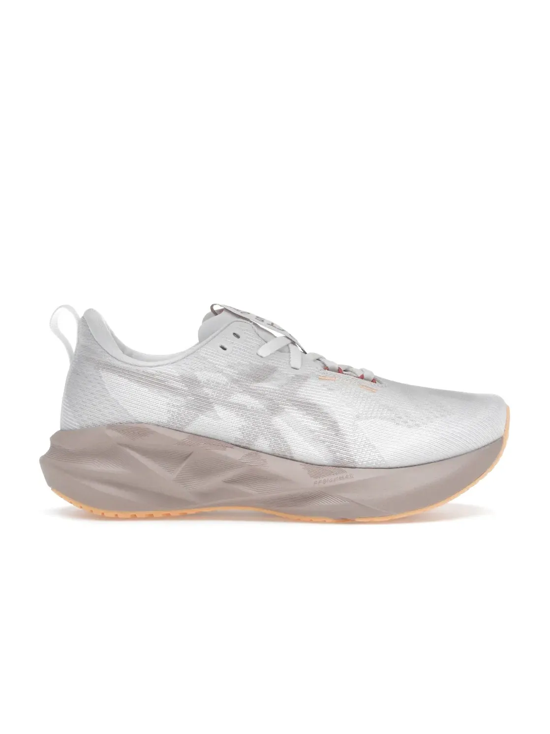 Женские кроссовки для бега ASICS Novablast 5 — изображение 1 из 4, белый