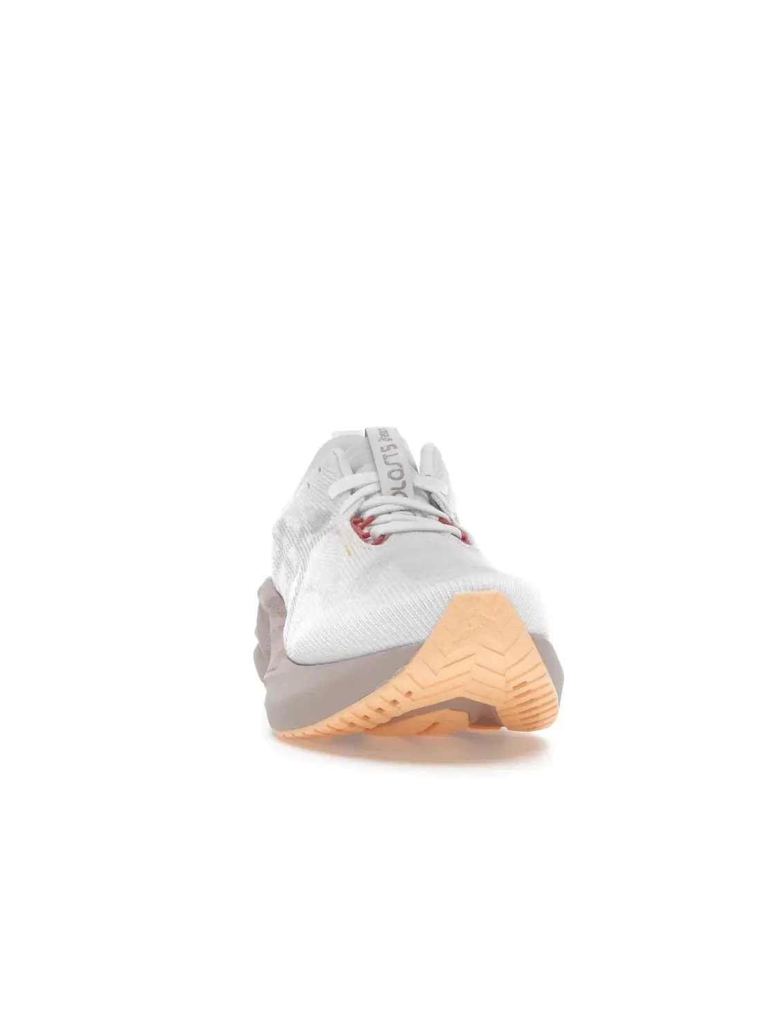 Женские кроссовки для бега ASICS Novablast 5 — изображение 2 из 4, белый