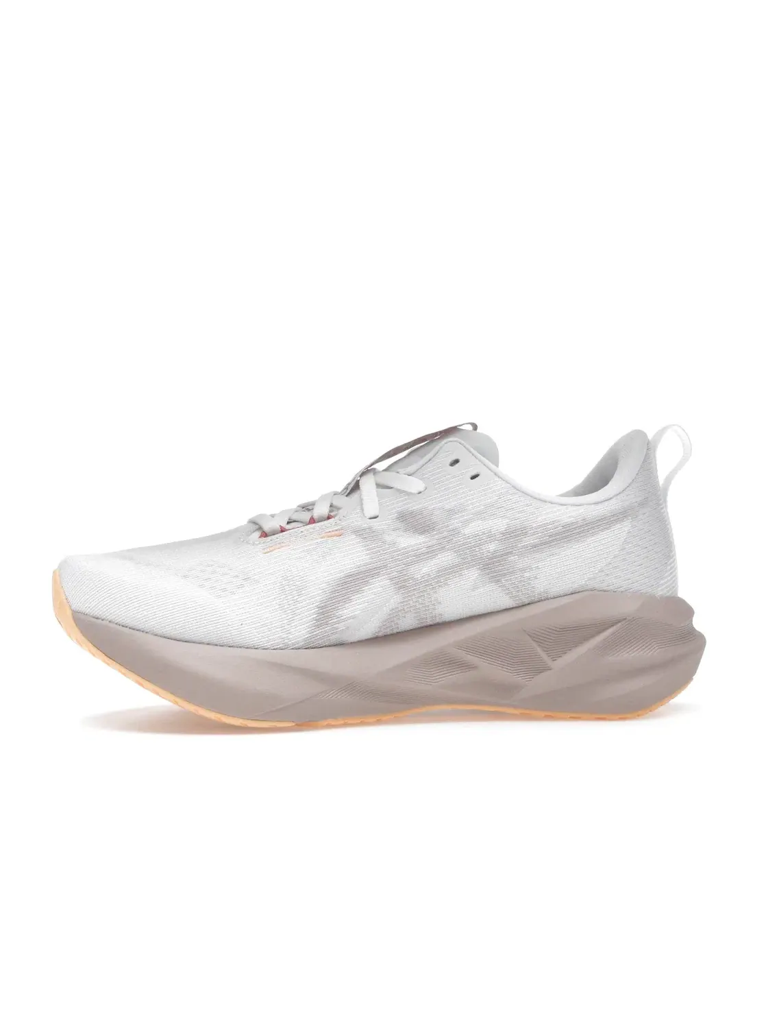 Женские кроссовки для бега ASICS Novablast 5 — изображение 3 из 4, белый