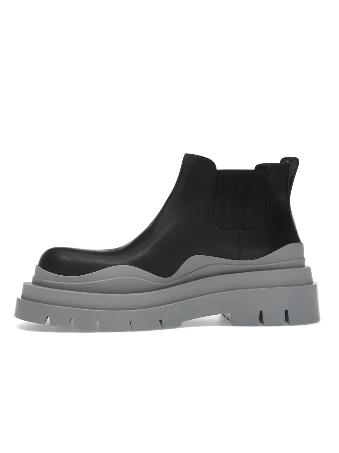 Мужские ботинки челси с резиновой подошвой Bottega Veneta Tire Ankle Chelsea Boot — изображение 3 из 4, черный