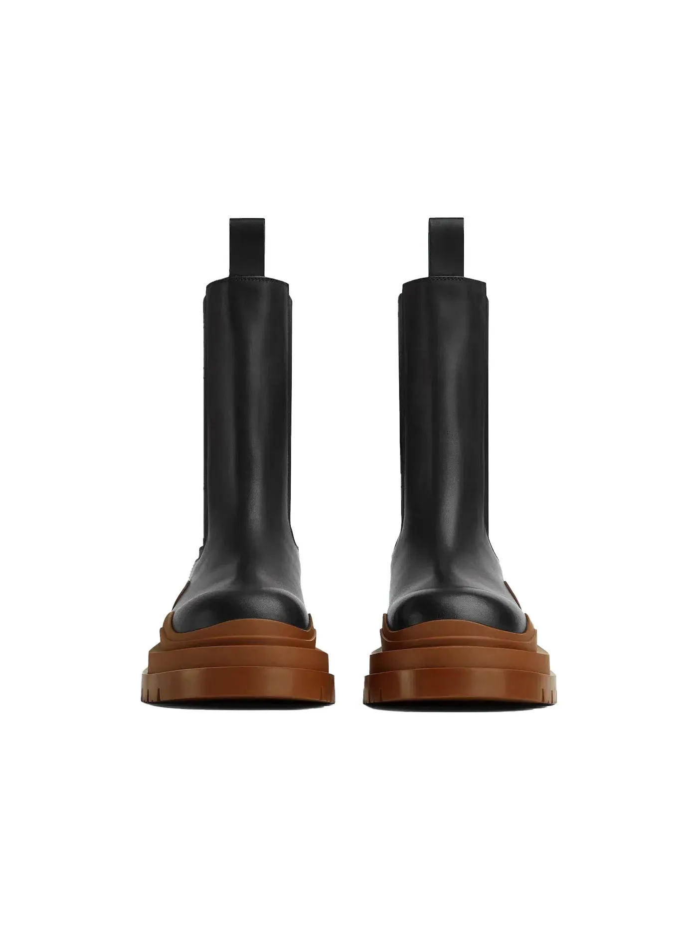 Женские ботинки с протектором Bottega Veneta Tire Boots — изображение 2 из 3, черный/коньячный