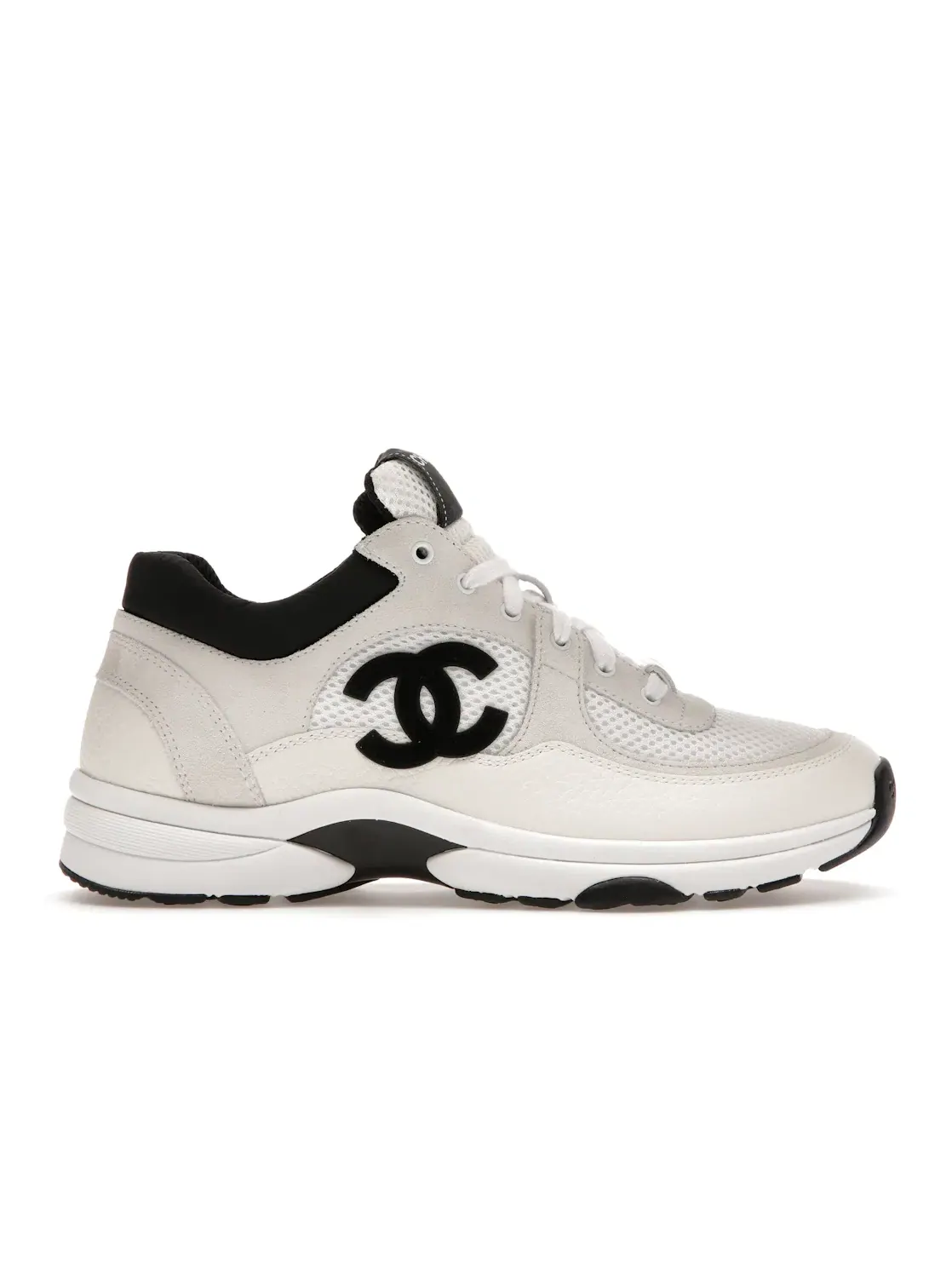 Женские кроссовки с контрастными элементами Chanel Low Top Trainer Suede