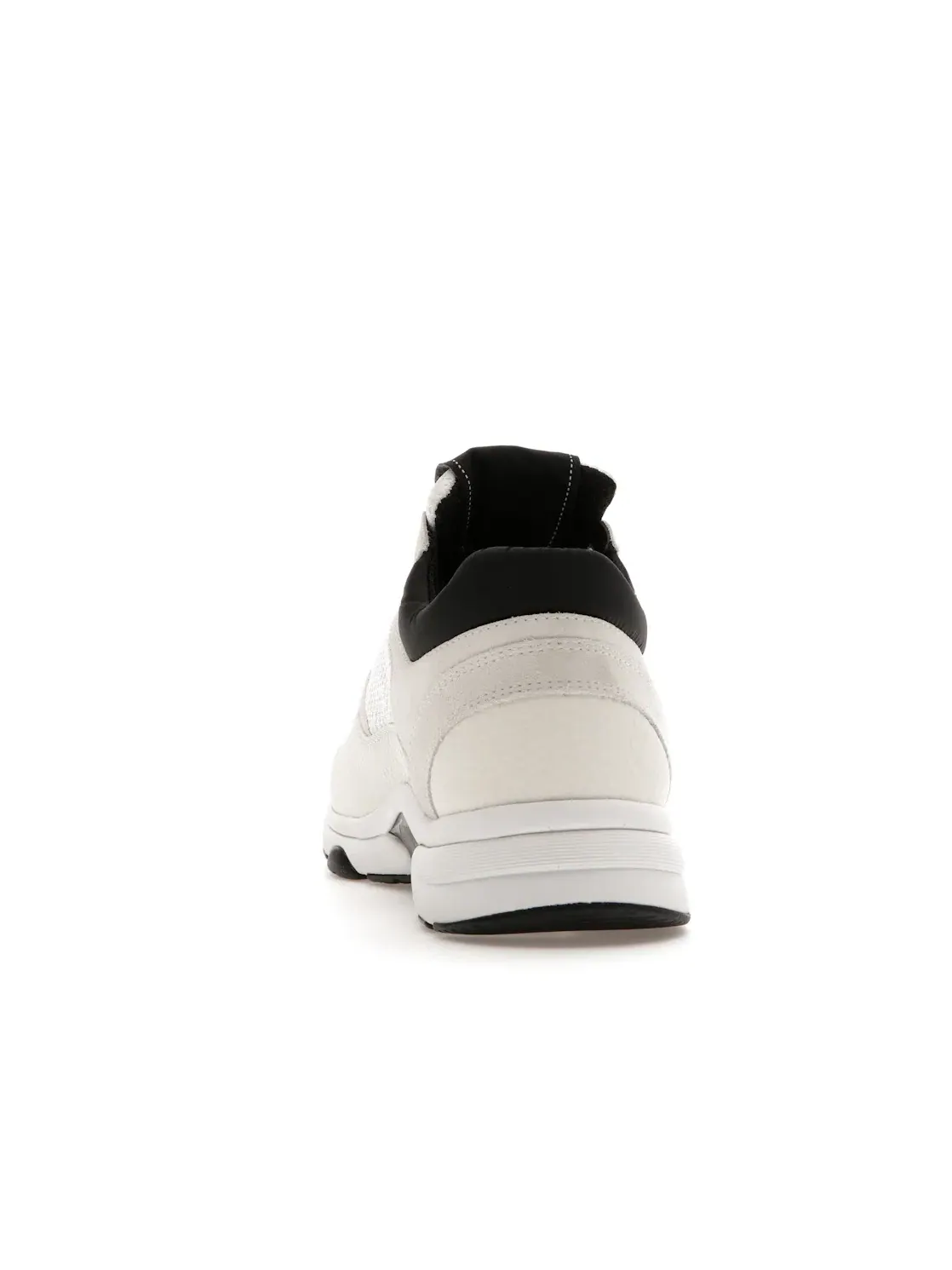 Женские кроссовки с контрастными элементами Chanel Low Top Trainer Suede — изображение 4 из 4, белый/черный