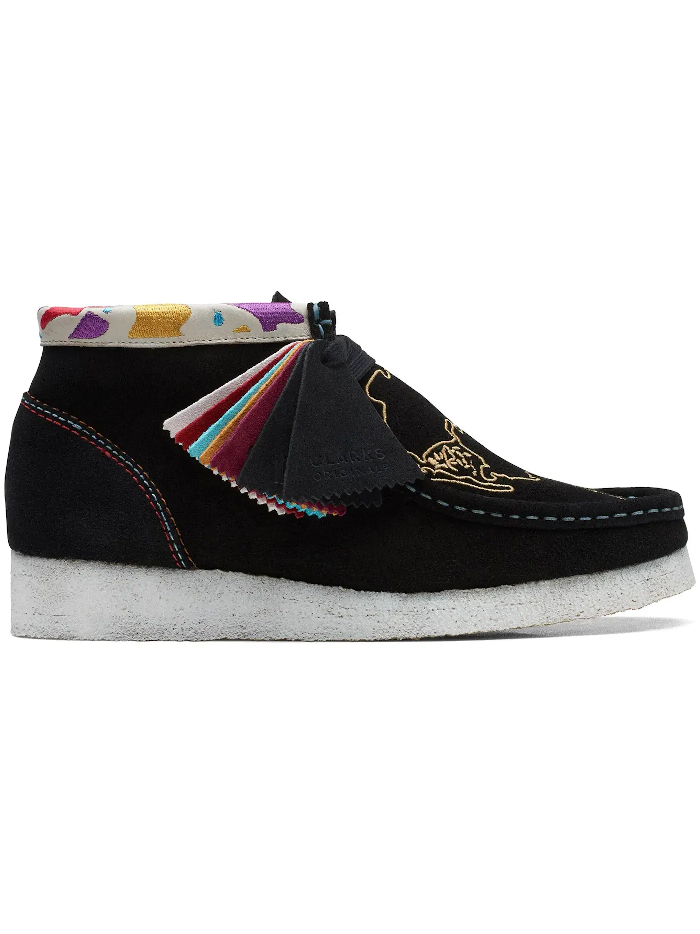 Женские ботинки с вышивкой Clarks Originals Wallabee Boot — изображение 1 из 1, черный