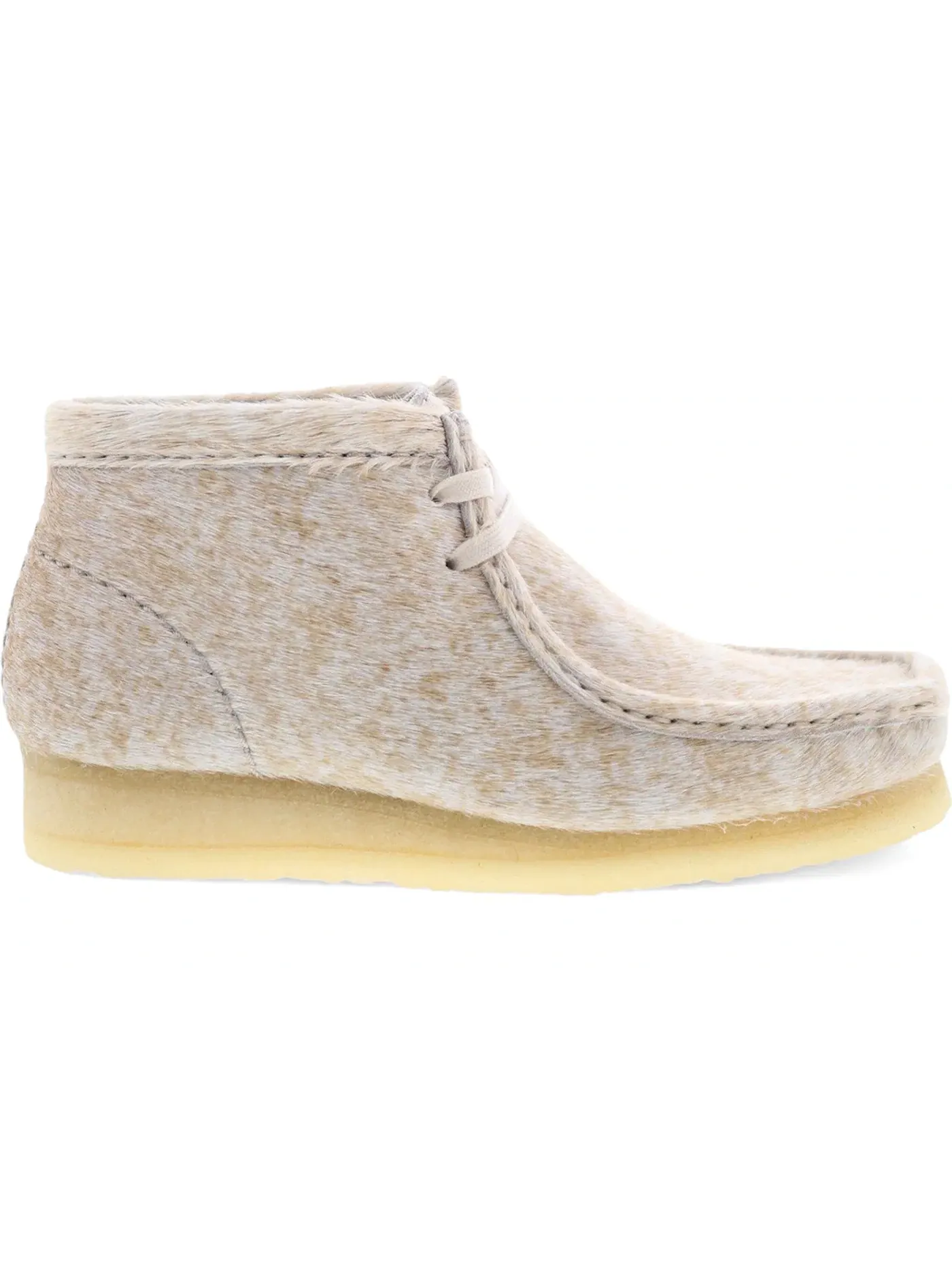 Женские ботинки с длинным ворсом Clarks Originals Wallabee Boot — изображение 1 из 1, бежевый
