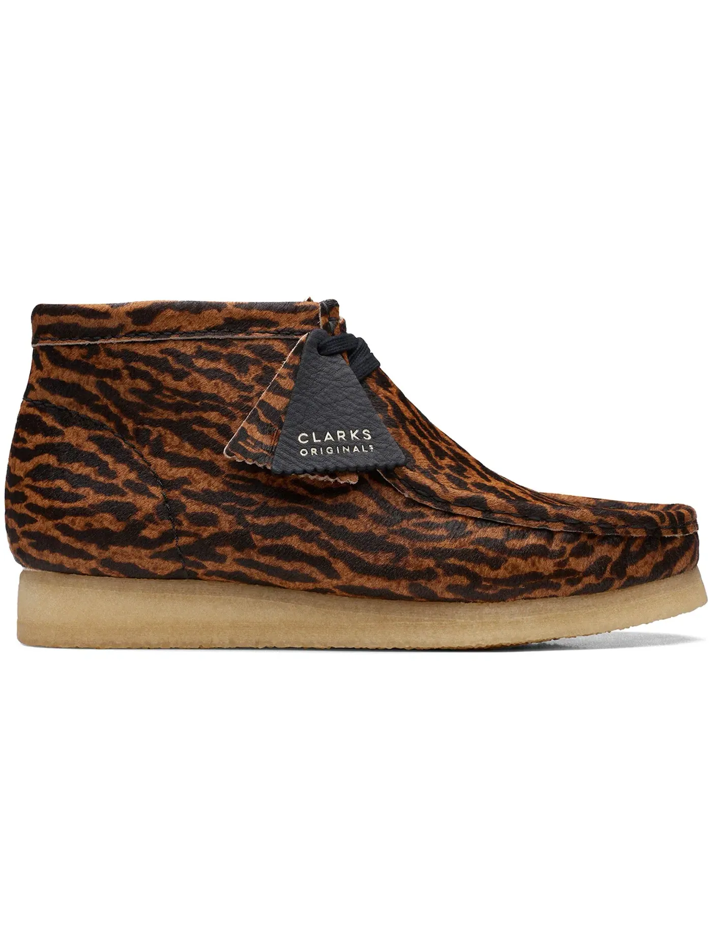 Мужские ботинки без шнуровки Wallabee Boot Clarks — изображение 1 из 1, серый/белый
