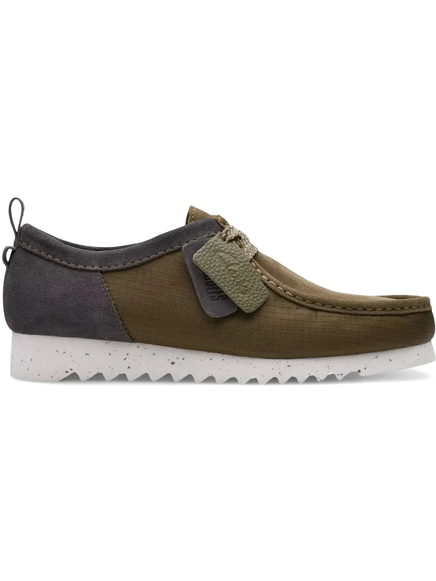 Мужские ботинки с замшевым верхом Clarks Originals Wallabee FTRE Lo — изображение 1 из 1, оливковый