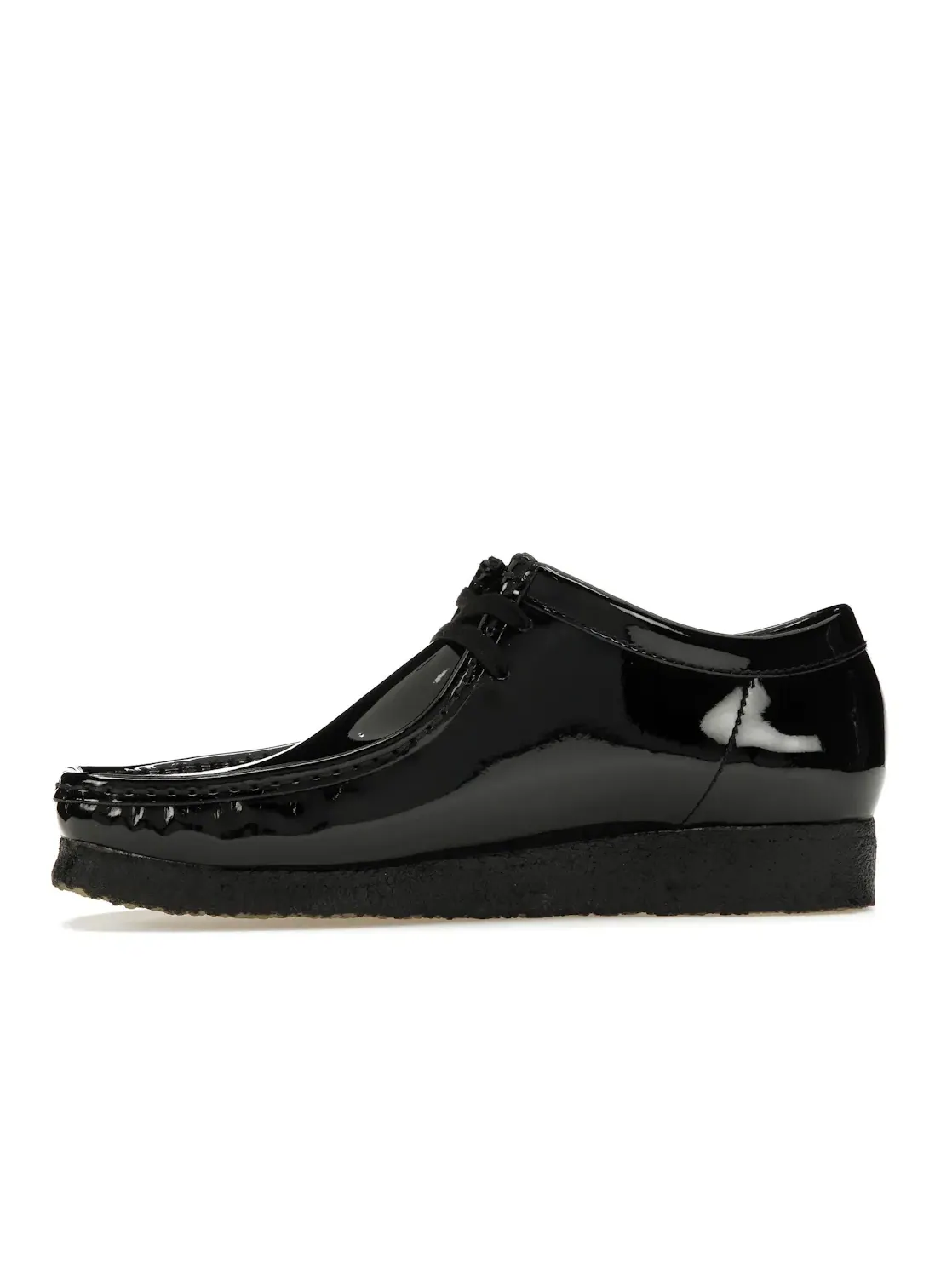 Мужские ботинки с блестящей кожей Clarks Originals Wallabee Patent Leather Boot — изображение 3 из 4, черный