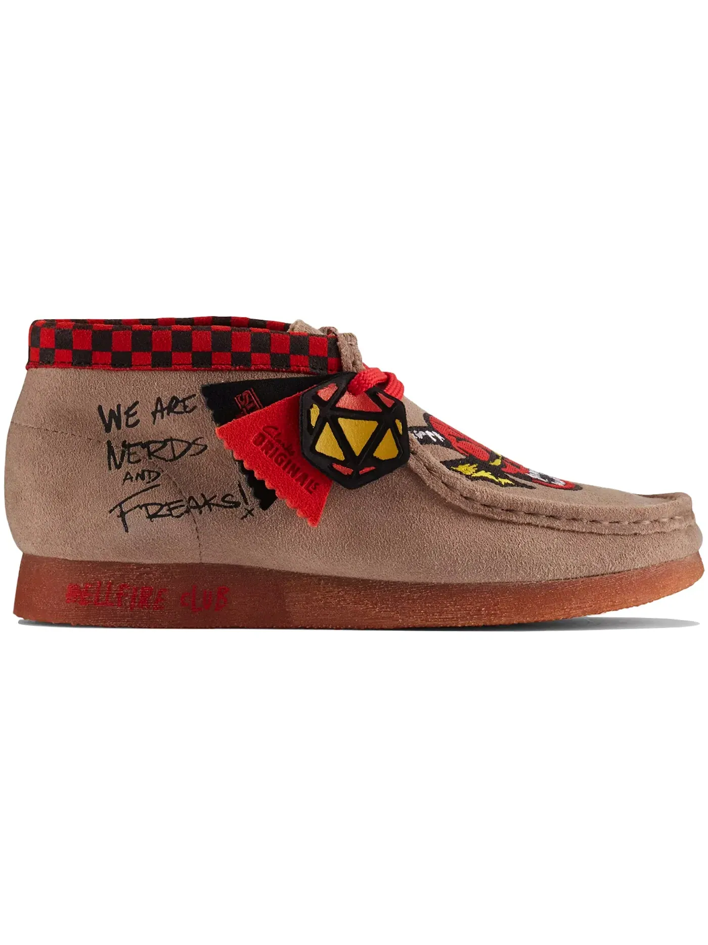 Детские ботинки с принтом Clarks Originals Wallabee Stranger Things Hellfire Club (GS) — изображение 1 из 1, песочный