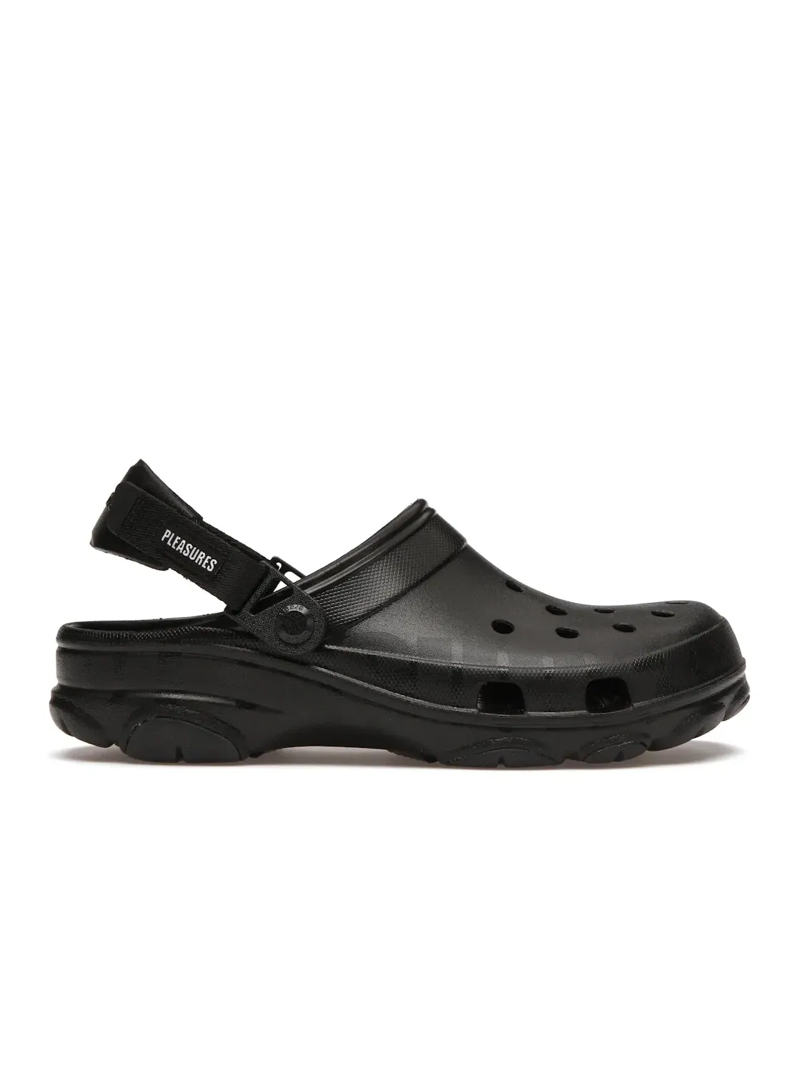 Унисекс клоги с рельефным рисунком Crocs Classic All-Terrain Clog Pleasures Crocs — изображение 1 из 4, черный/черный