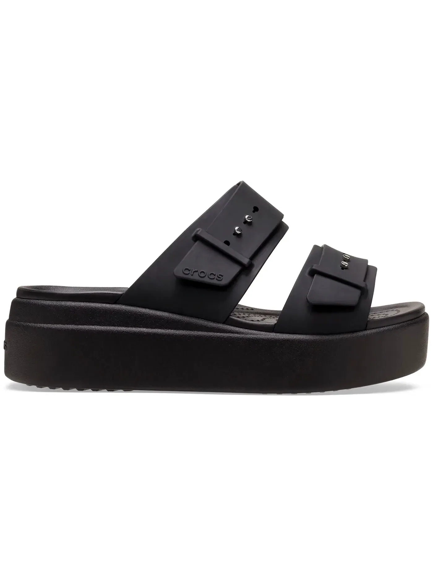Женские босоножки на низком каблуке Crocs Brooklyn Buckle Low Wedge Sandal — изображение 1 из 1, черный
